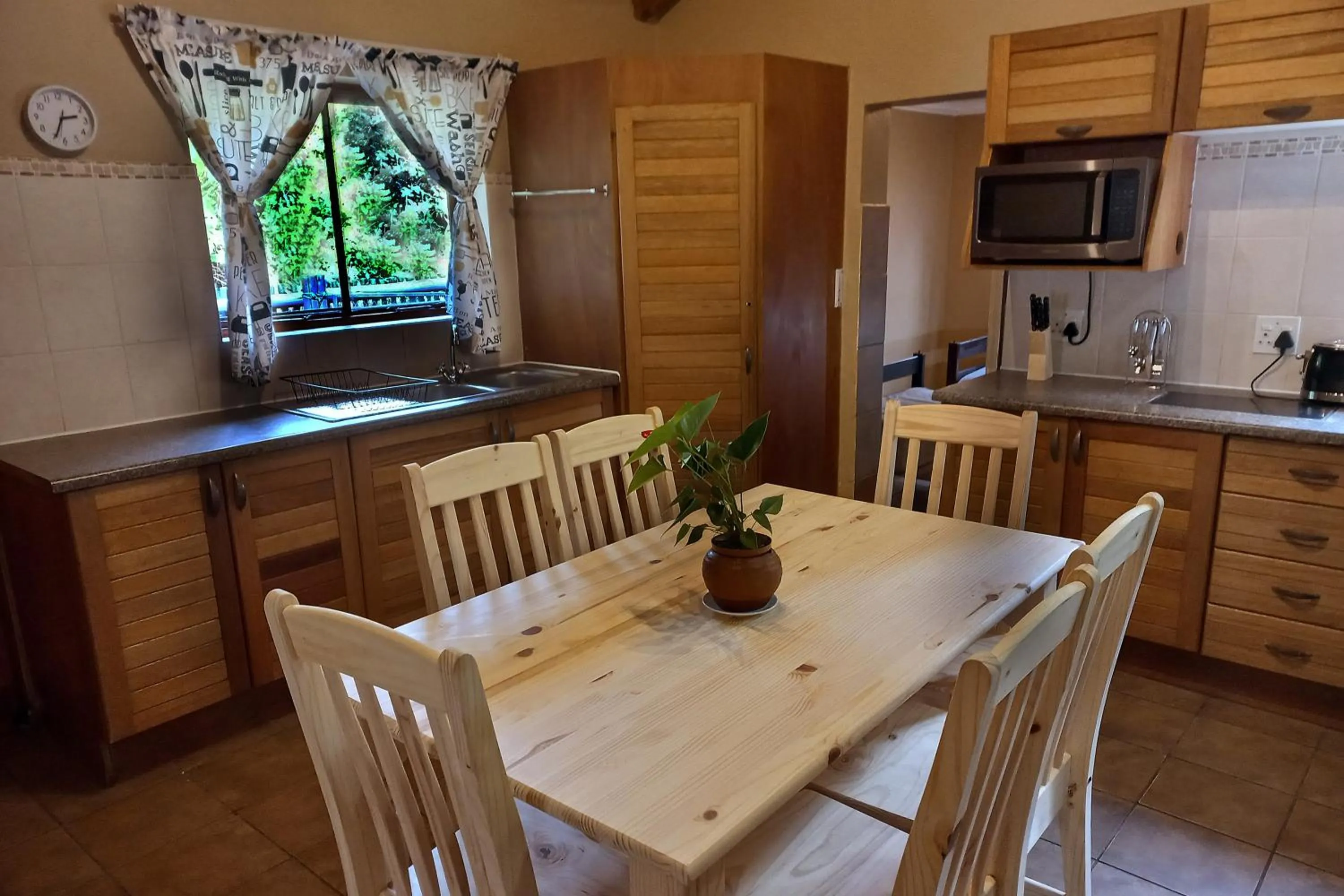 Kitchen or kitchenette in Mount Sheba Rainforest Hotel - Mountain Spring Water