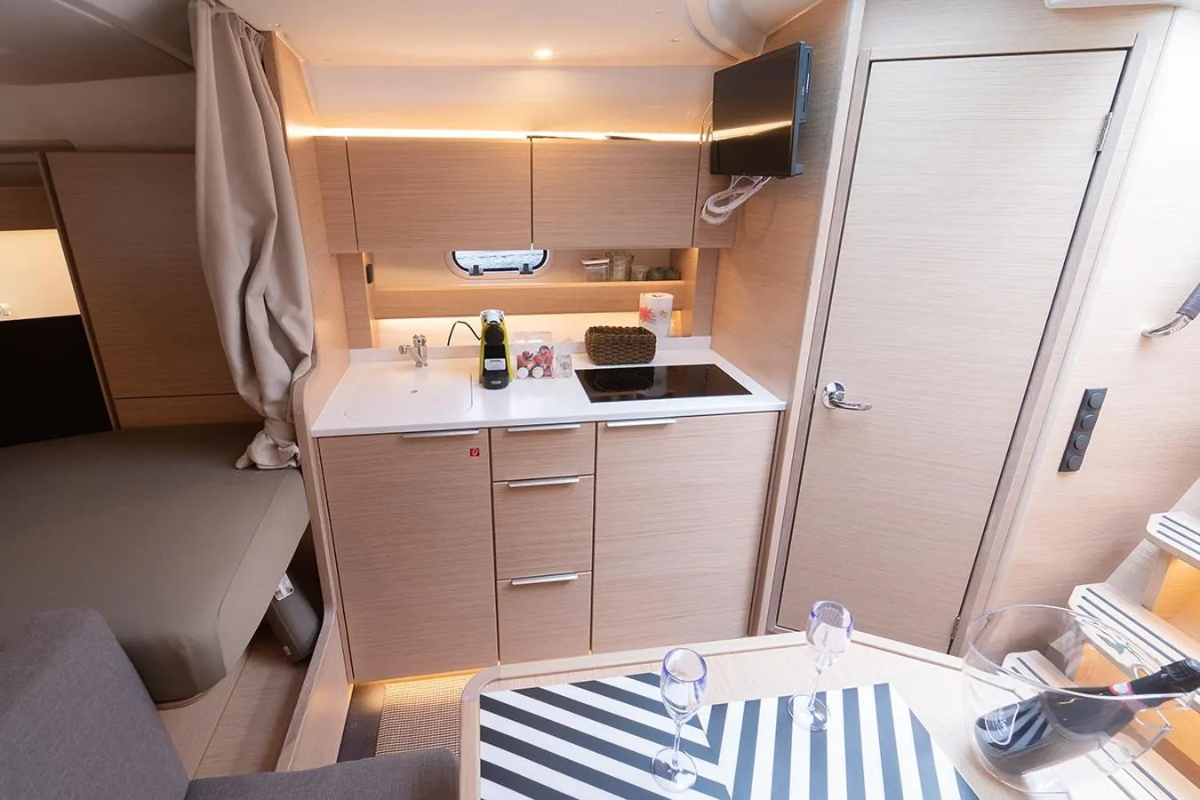 Al Campanile H Napoli Centro, by ClaPa Group Dislocated Hospitality