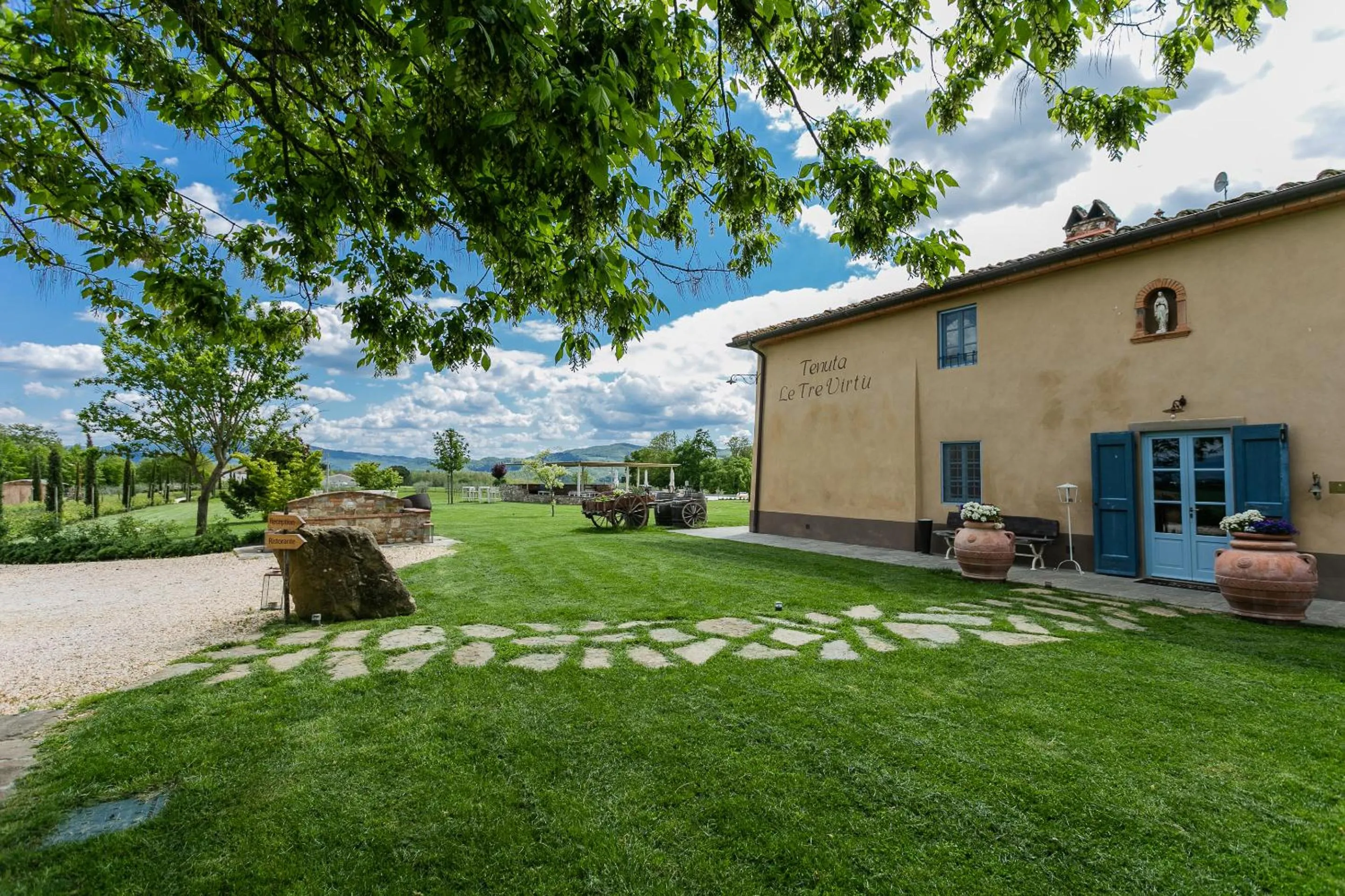 Property building in Tenuta Le Tre Virtù
