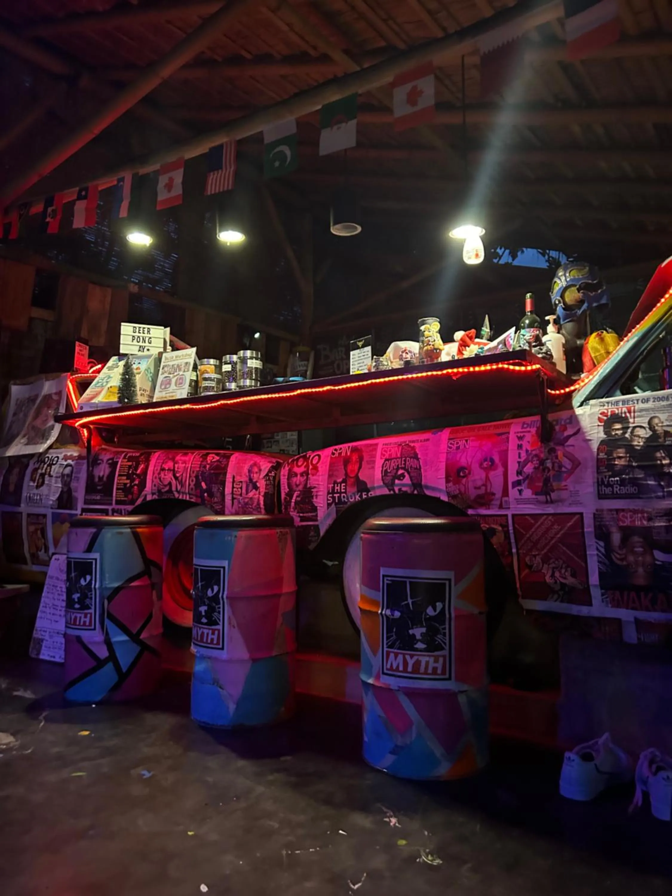 Communal lounge/ TV room in Losmanos Hostel