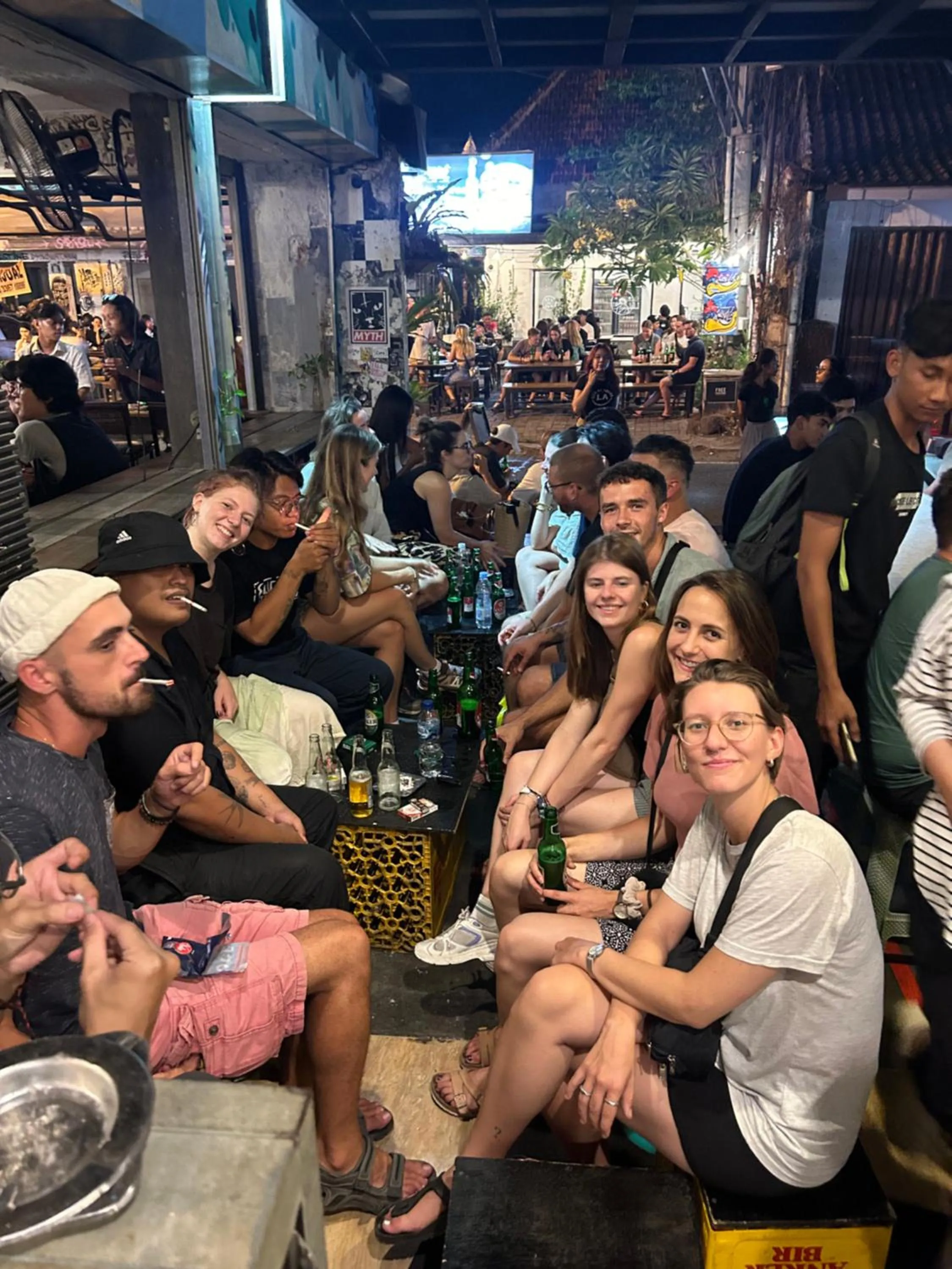 Restaurant/places to eat in Losmanos Hostel