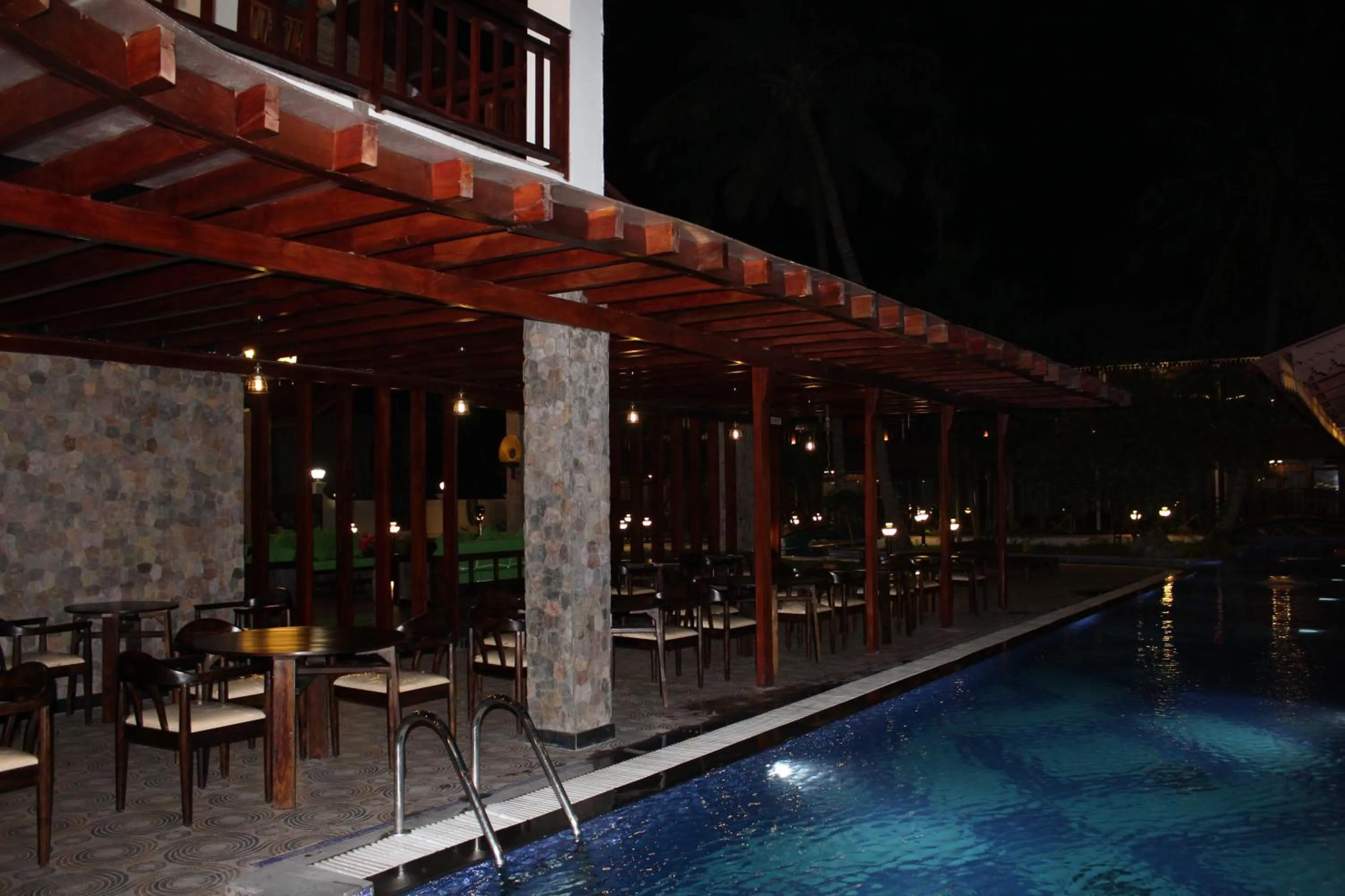 Restaurant/places to eat in Symphony Summer Sands Beach Resort And Spa