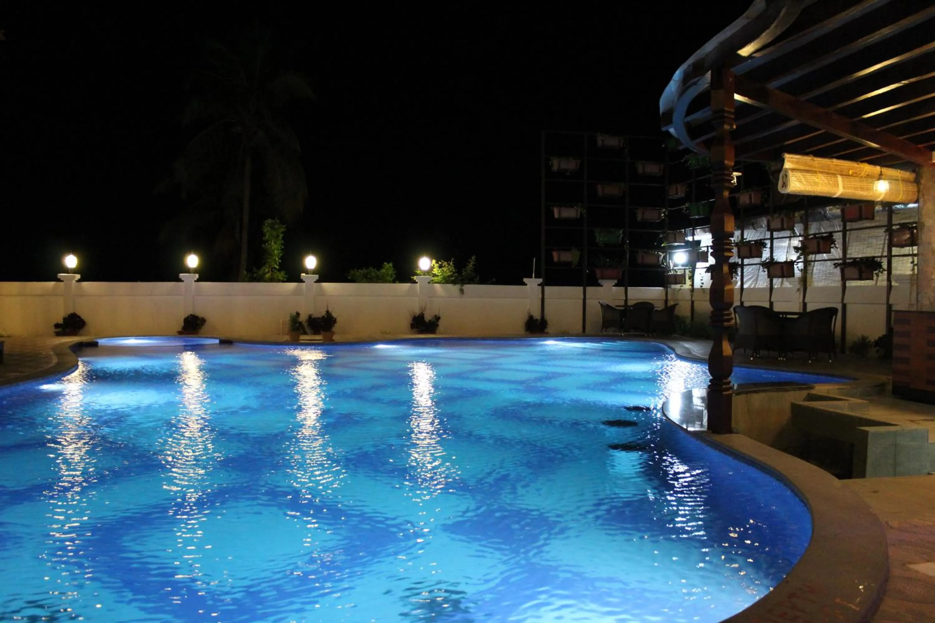 Swimming pool in Symphony Summer Sands Beach Resort And Spa