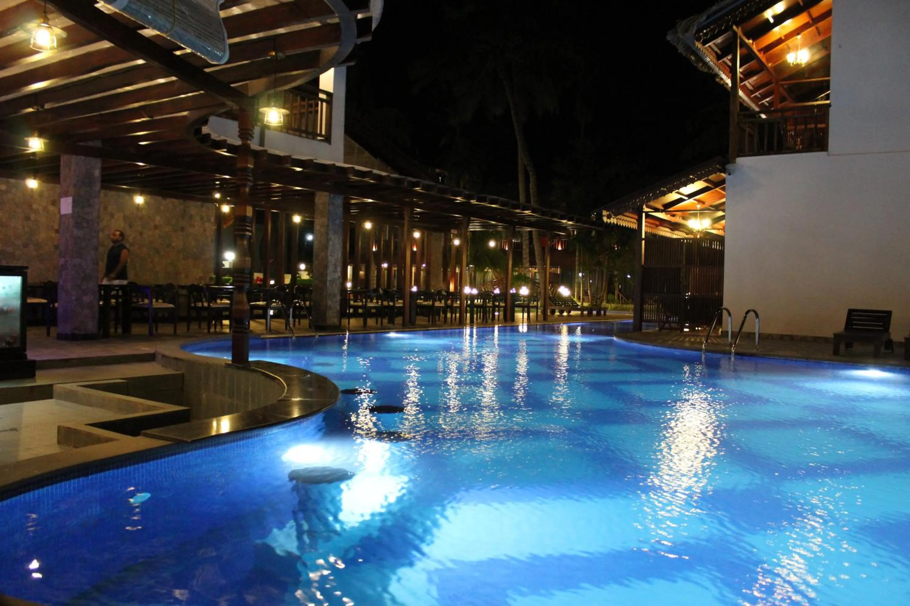 Swimming pool in Symphony Summer Sands Beach Resort And Spa