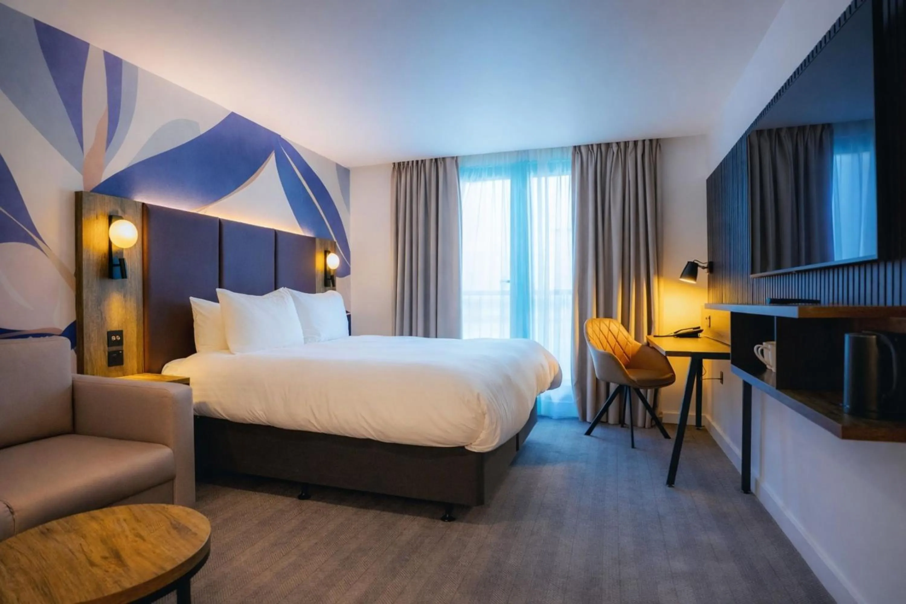 Photo of the whole room, Bed in Holiday Inn London Camden Lock by IHG