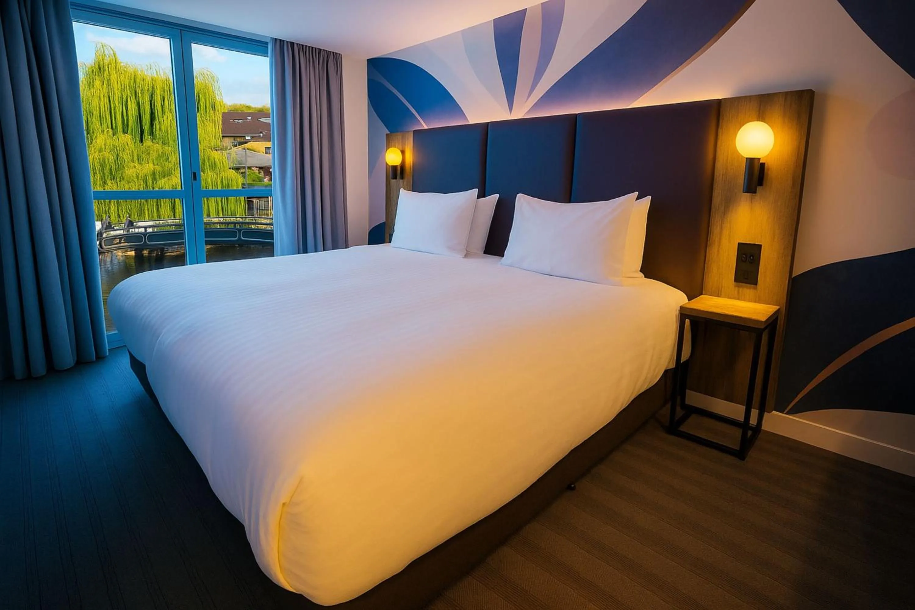 Photo of the whole room, Bed in Holiday Inn London Camden Lock by IHG