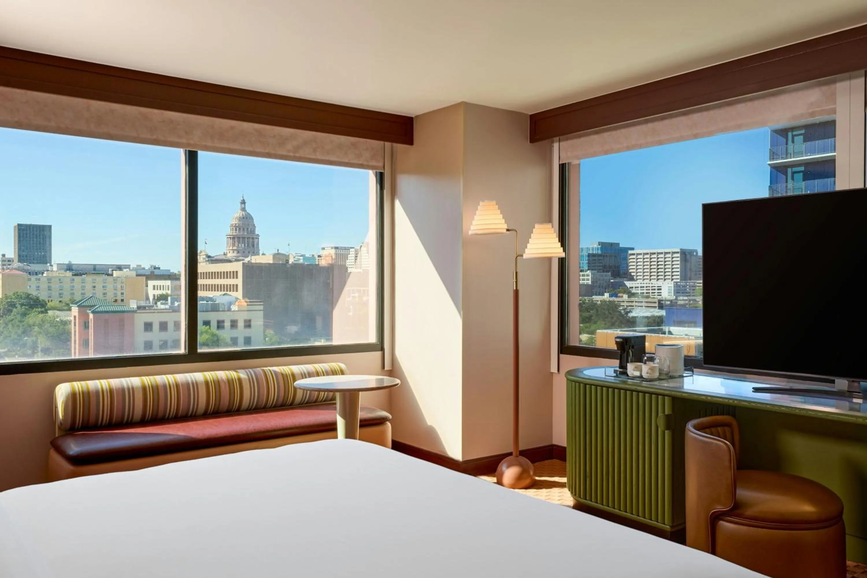 Photo of the whole room, Bed in Downright Austin, A Renaissance Hotel