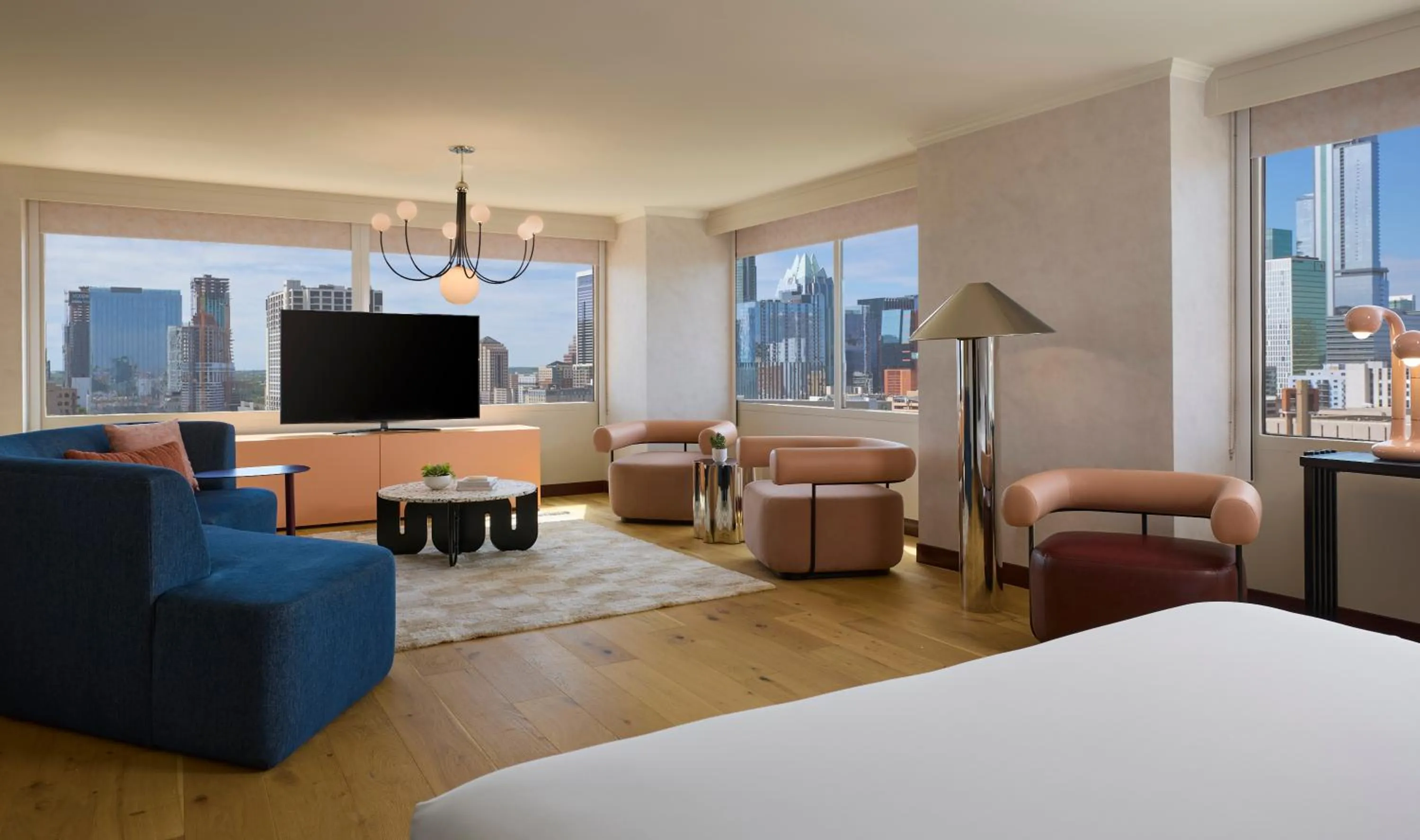 Photo of the whole room, Bed in Downright Austin, A Renaissance Hotel