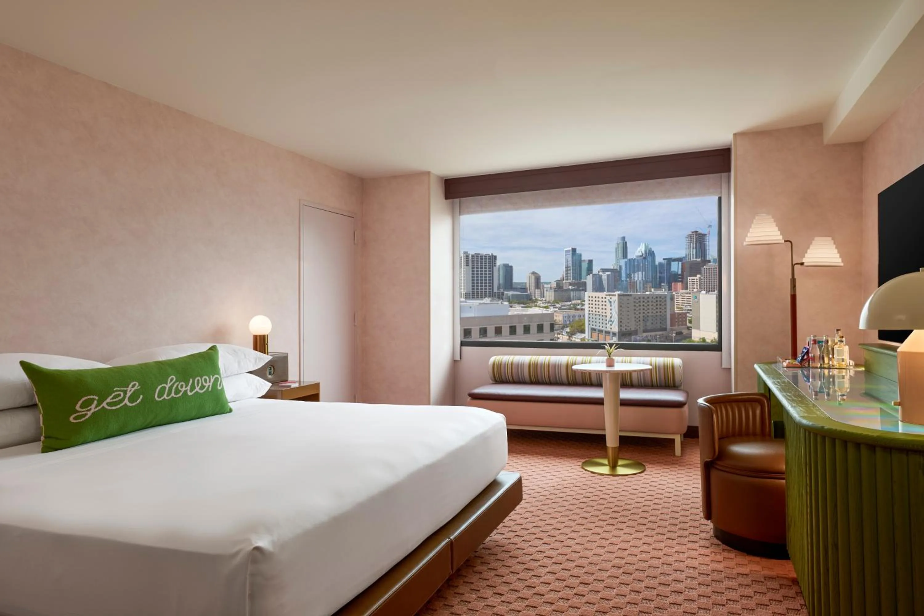 Photo of the whole room, Bed in Downright Austin, A Renaissance Hotel