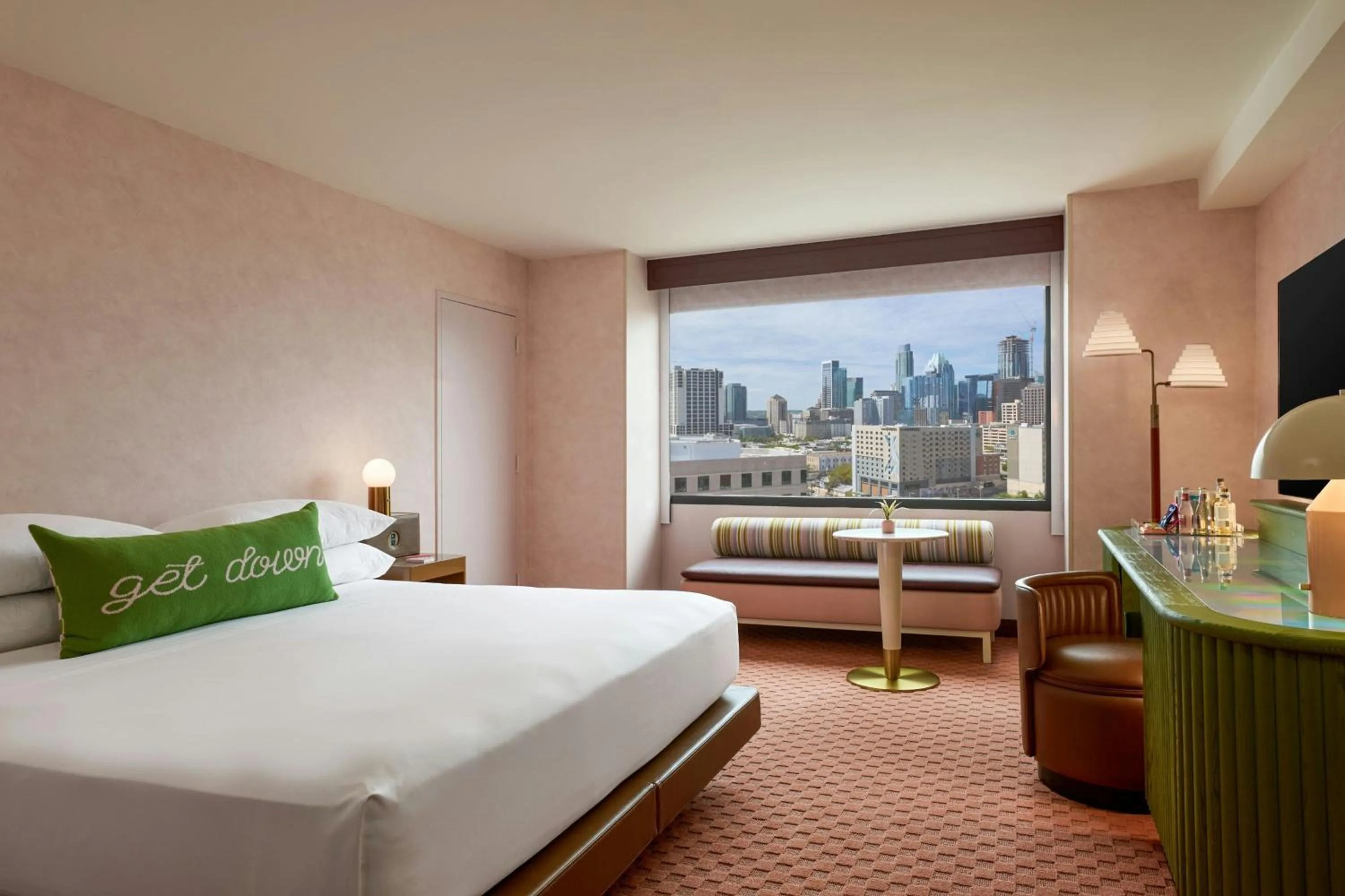 Photo of the whole room, Bed in Downright Austin, A Renaissance Hotel