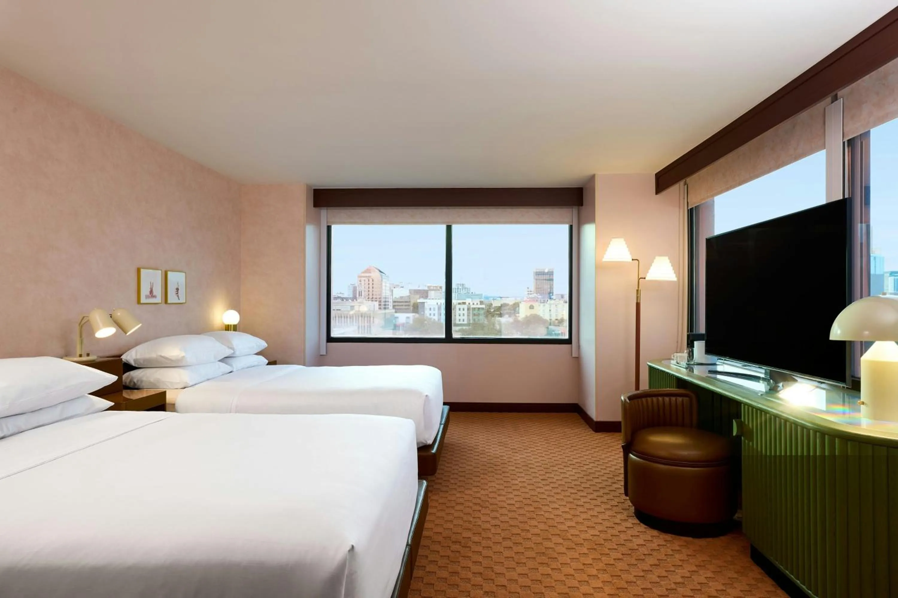 Photo of the whole room, Bed in Downright Austin, A Renaissance Hotel