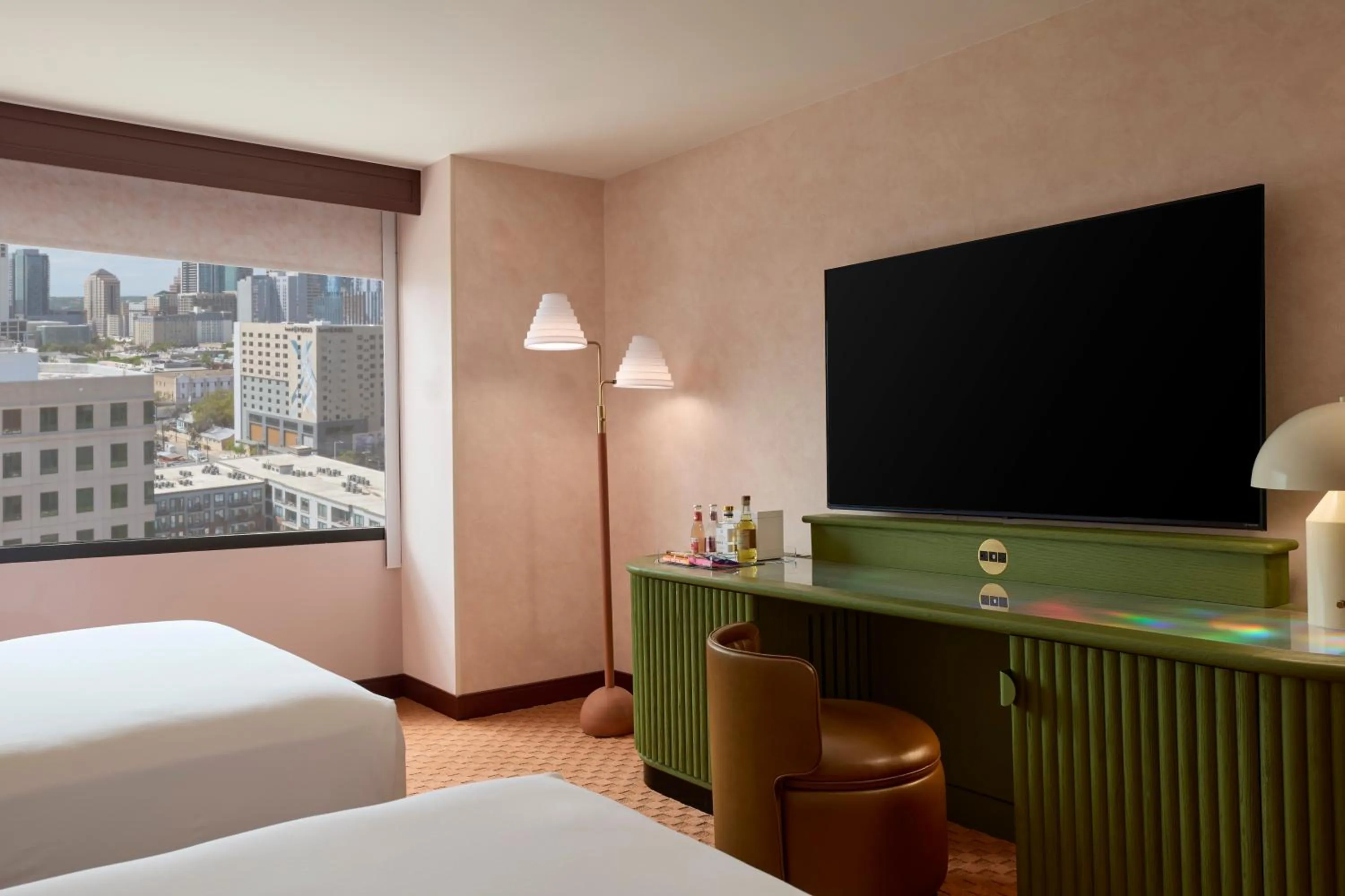 Photo of the whole room, Bed in Downright Austin, A Renaissance Hotel