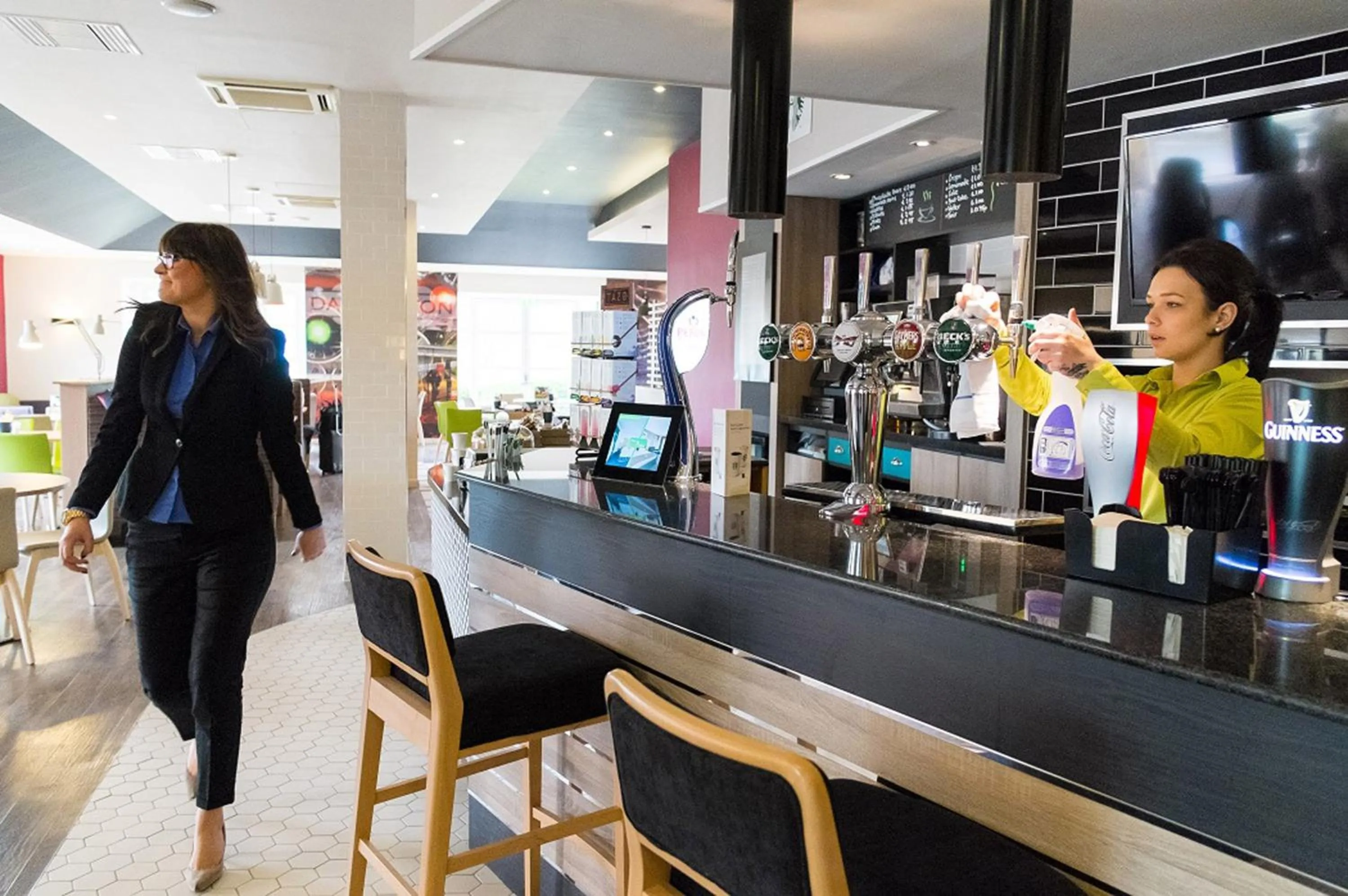 Lounge or bar in Holiday Inn Darlington - NORTH A1M, JCT.59 by IHG