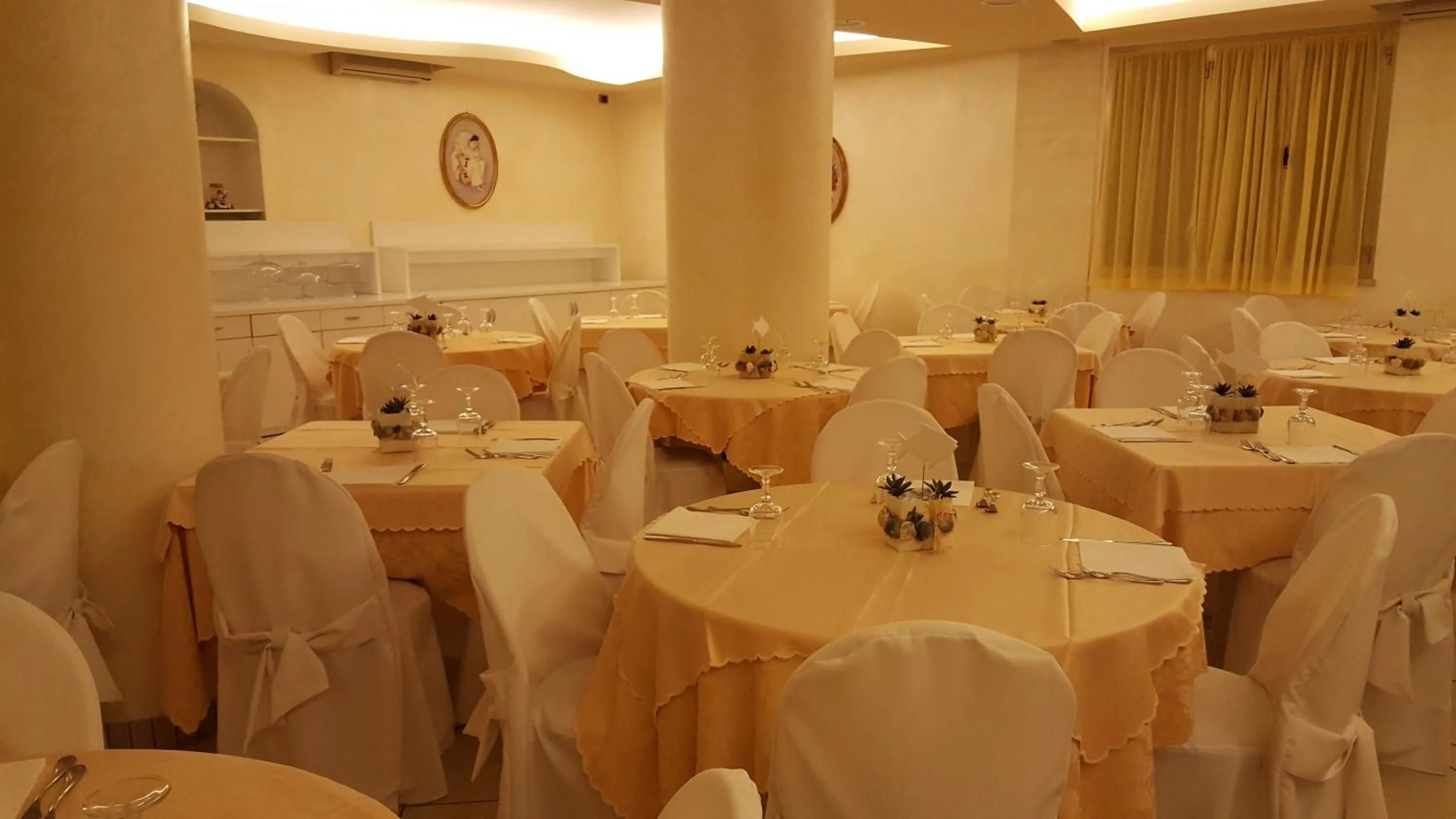 Restaurant/places to eat in Hotel Gioiosa