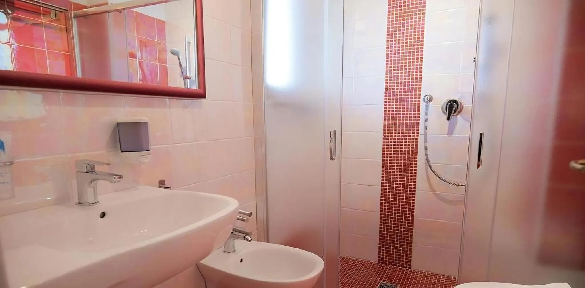 Shower in Hotel Gioiosa