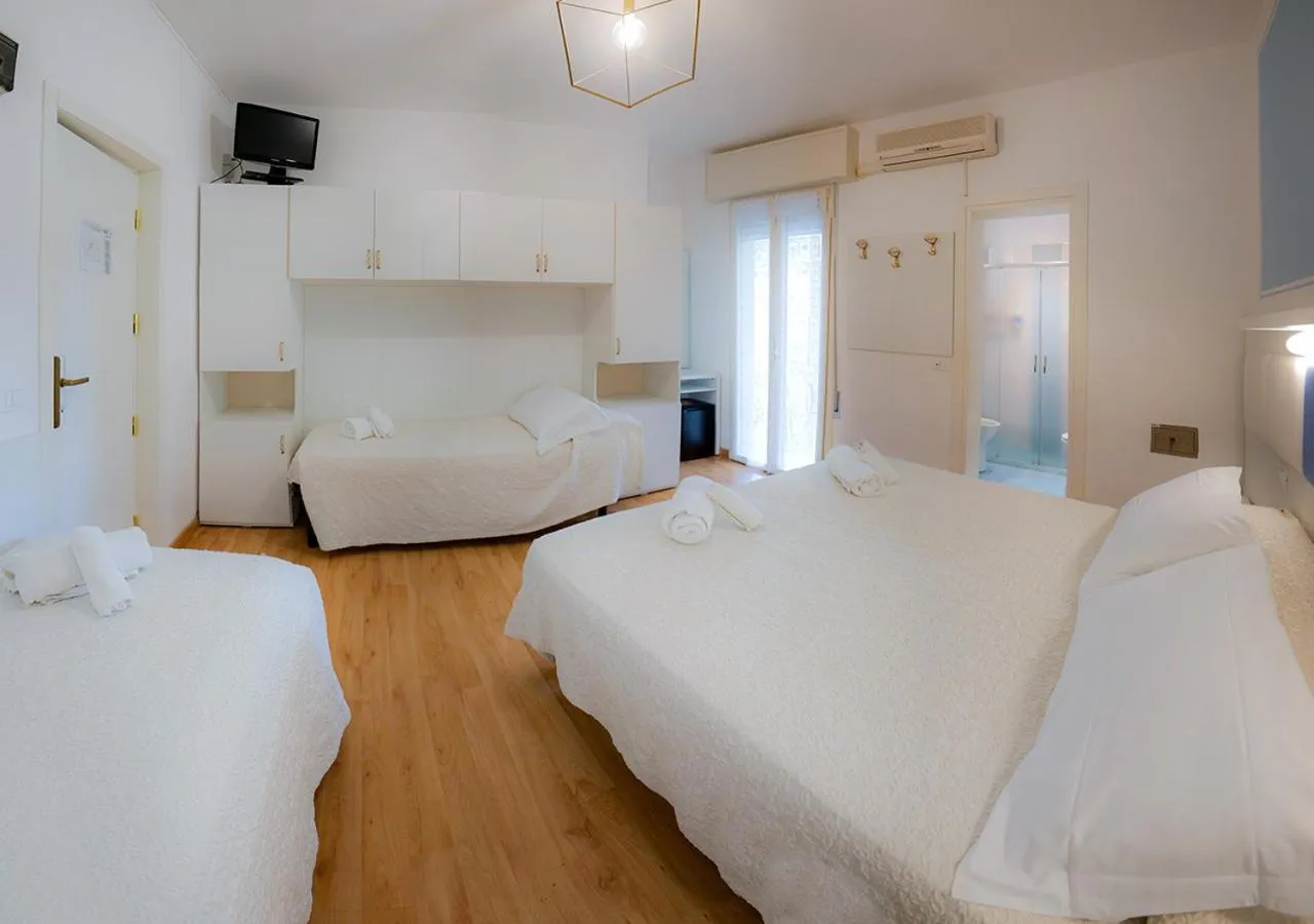 TV and multimedia, Bed in Hotel Gioiosa