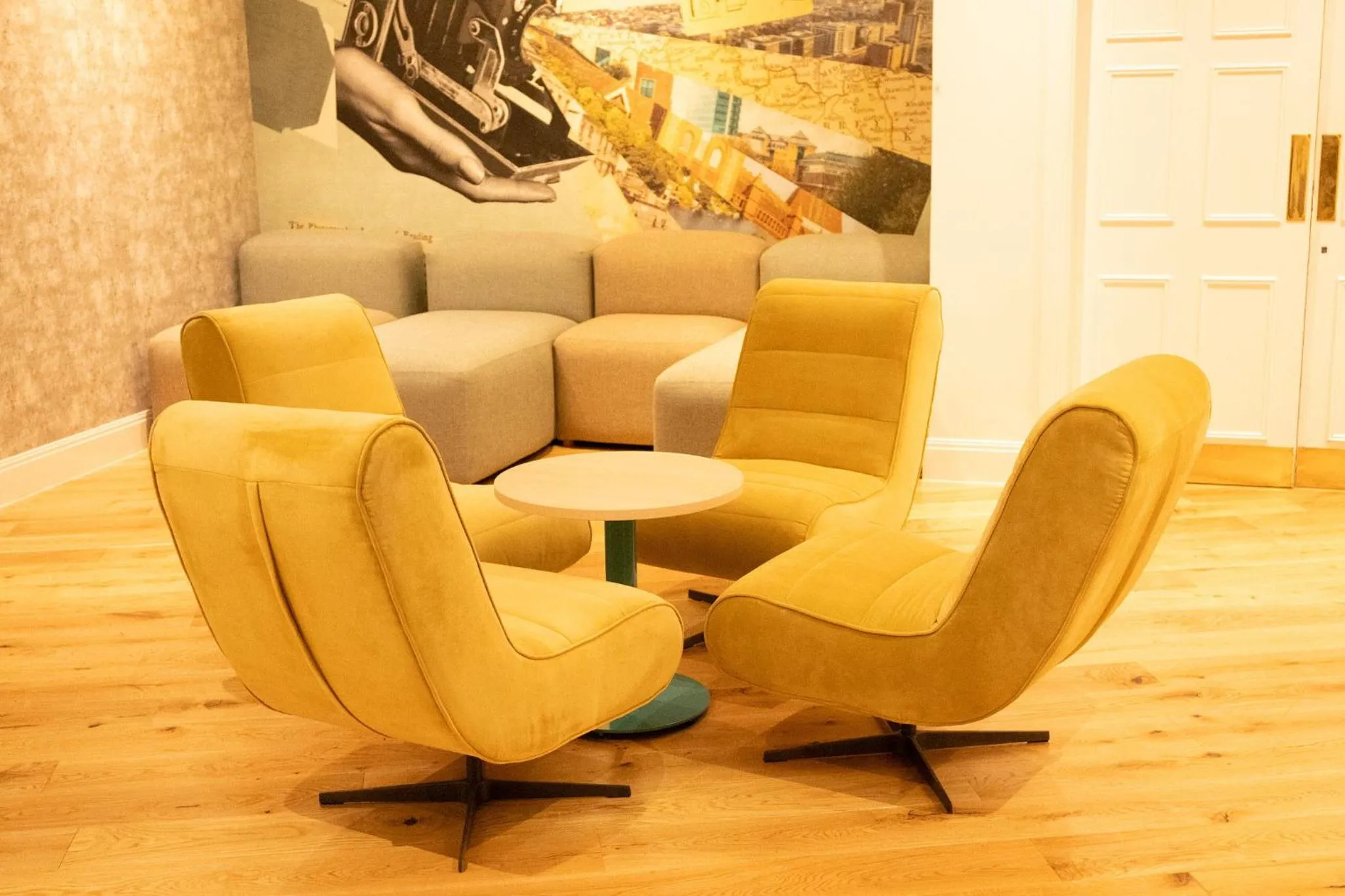 Lounge or bar in Garner Hotel Reading City Centre, an IHG Hotel