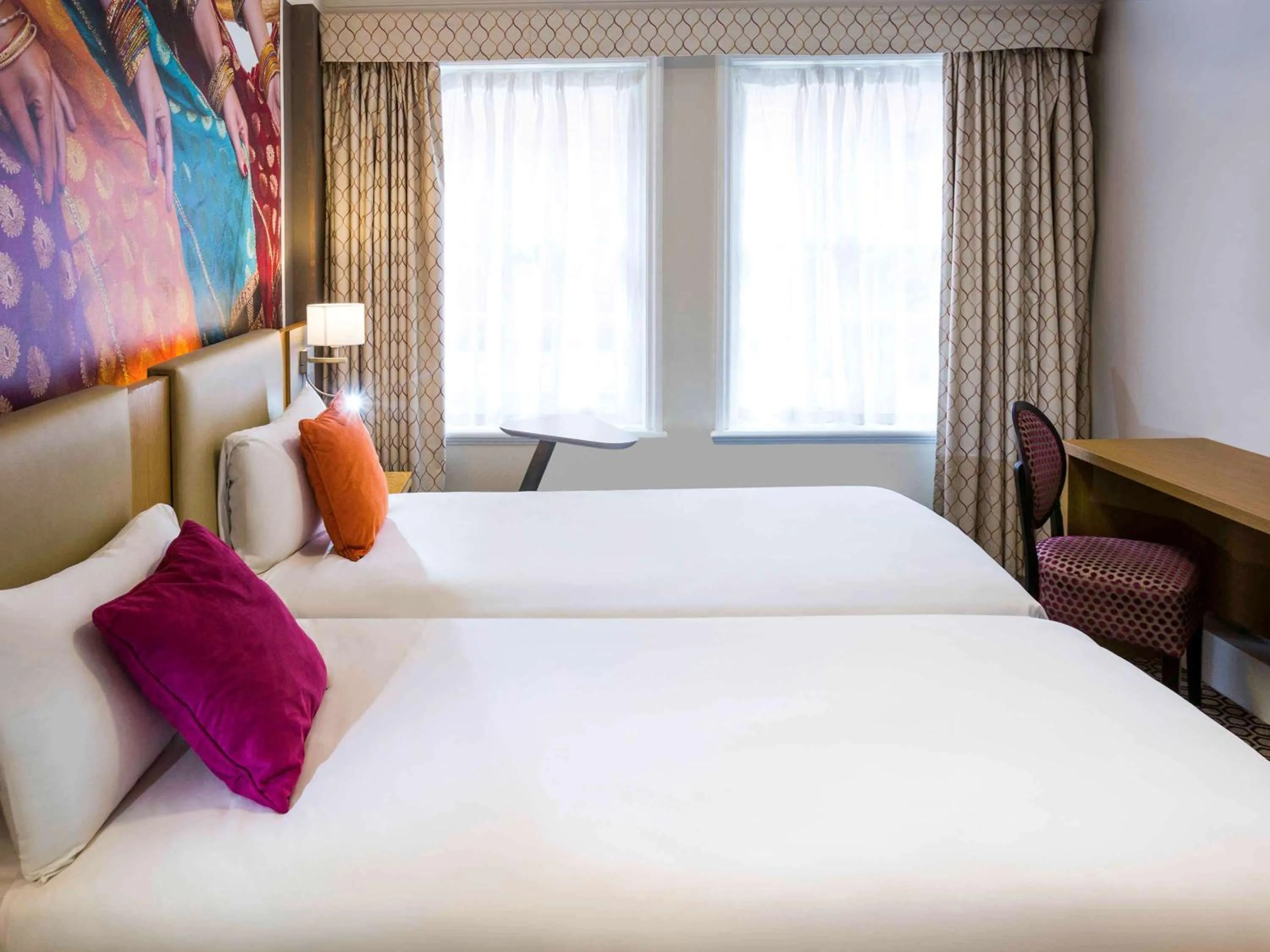 Photo of the whole room in ibis Styles Reading Centre