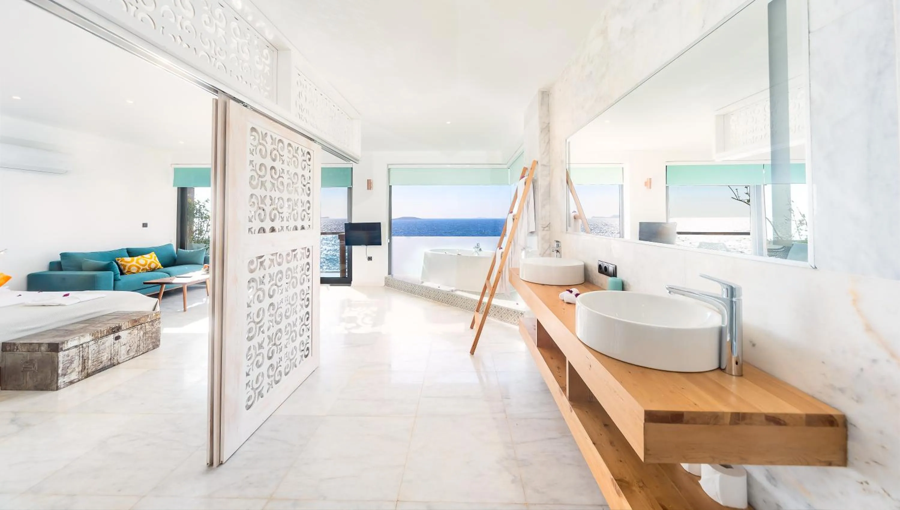 Bathroom, Bed in Mandalina Suites