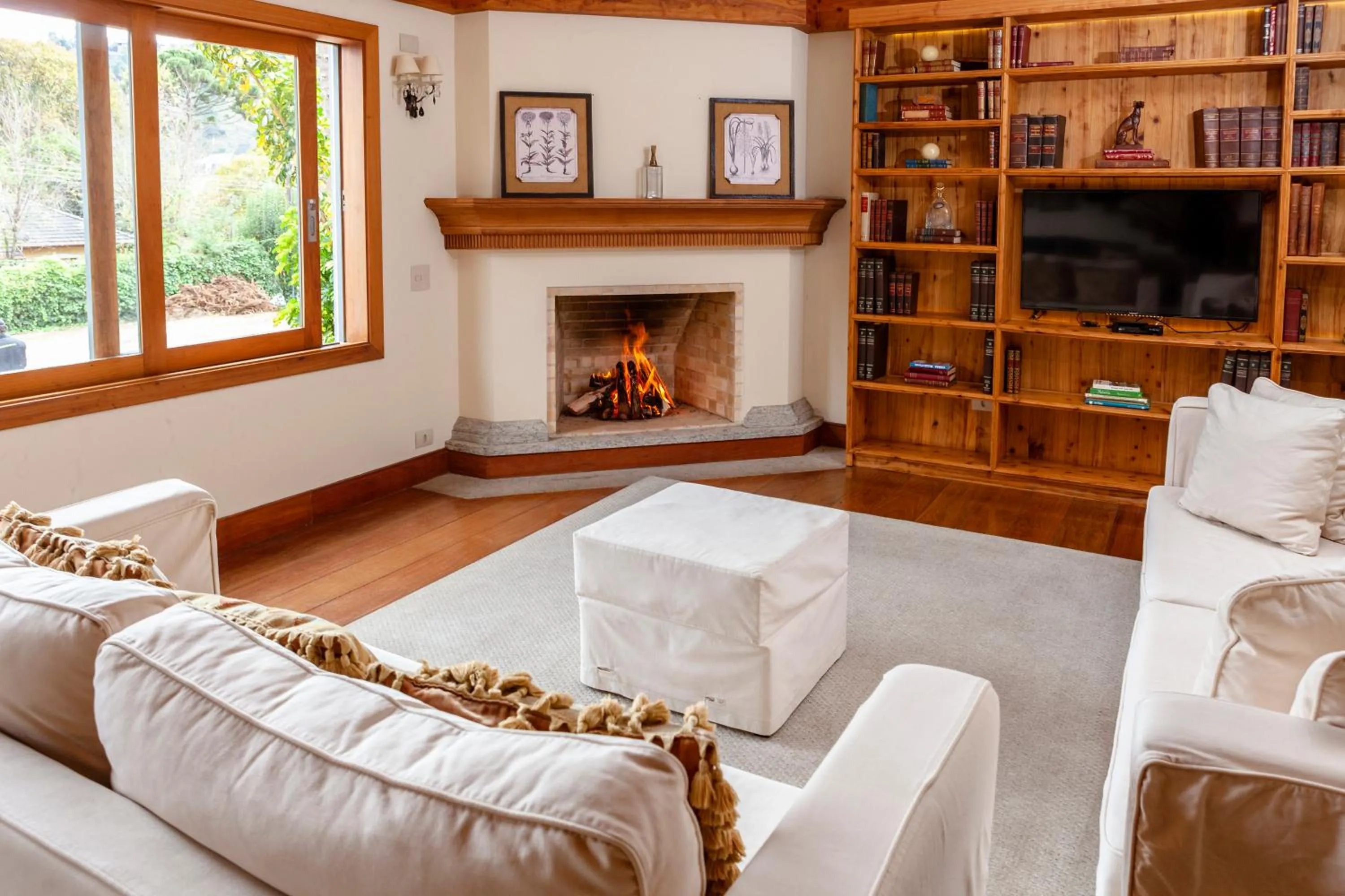 Communal lounge/ TV room in Hotel Solar d'Izabel