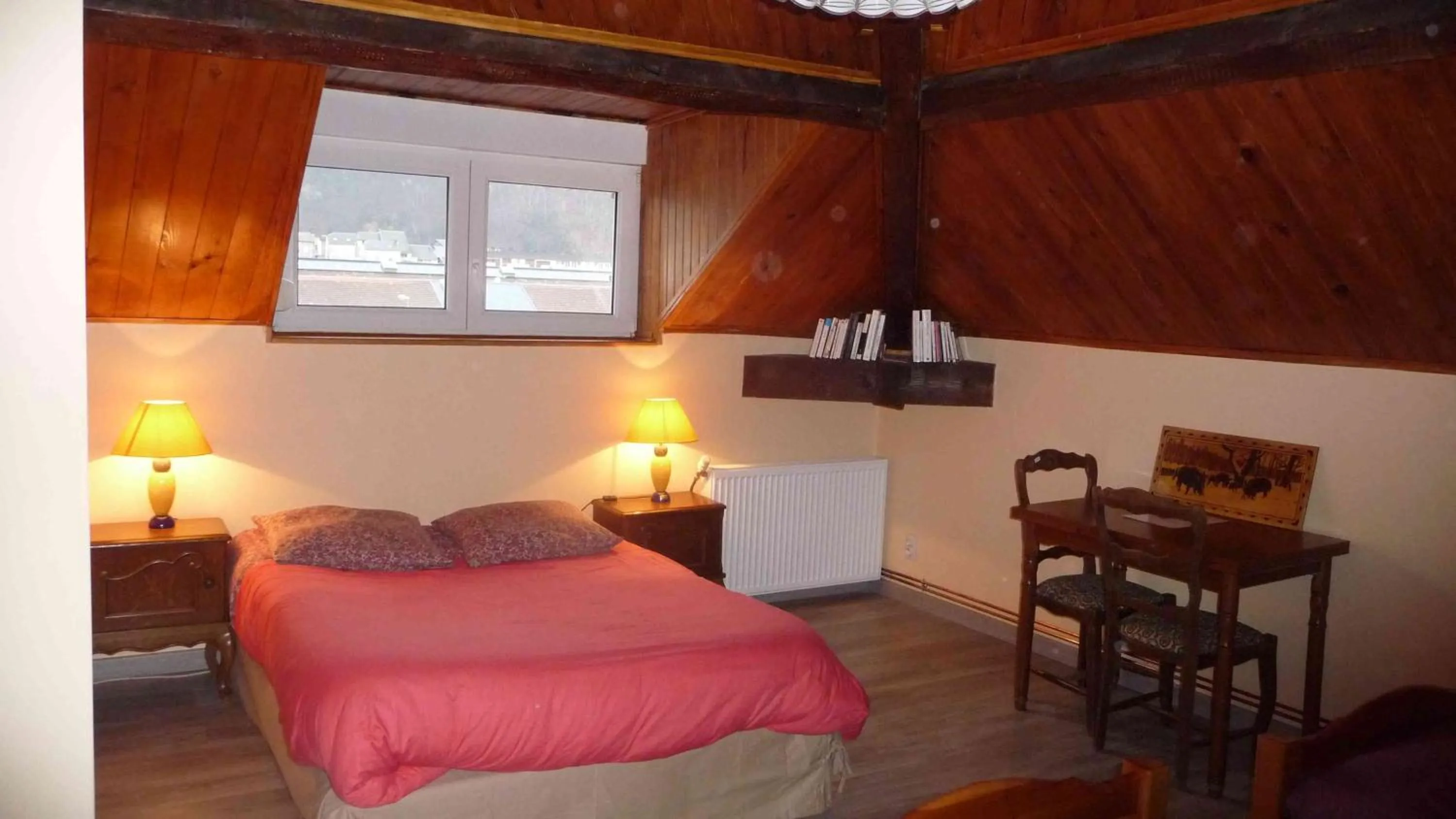 Photo of the whole room, Bed in Le Point du Jour