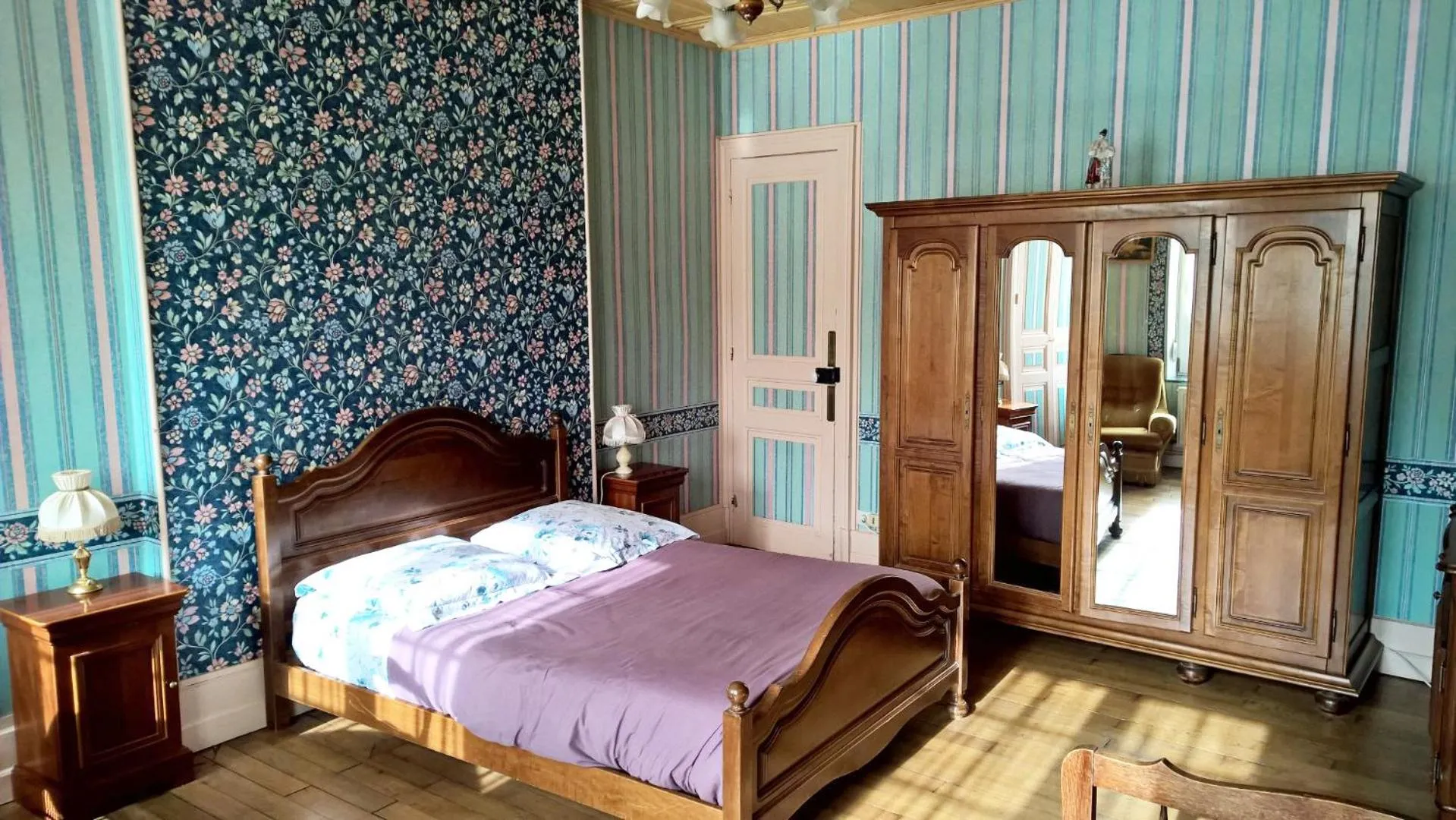 Photo of the whole room, Bed in Le Point du Jour