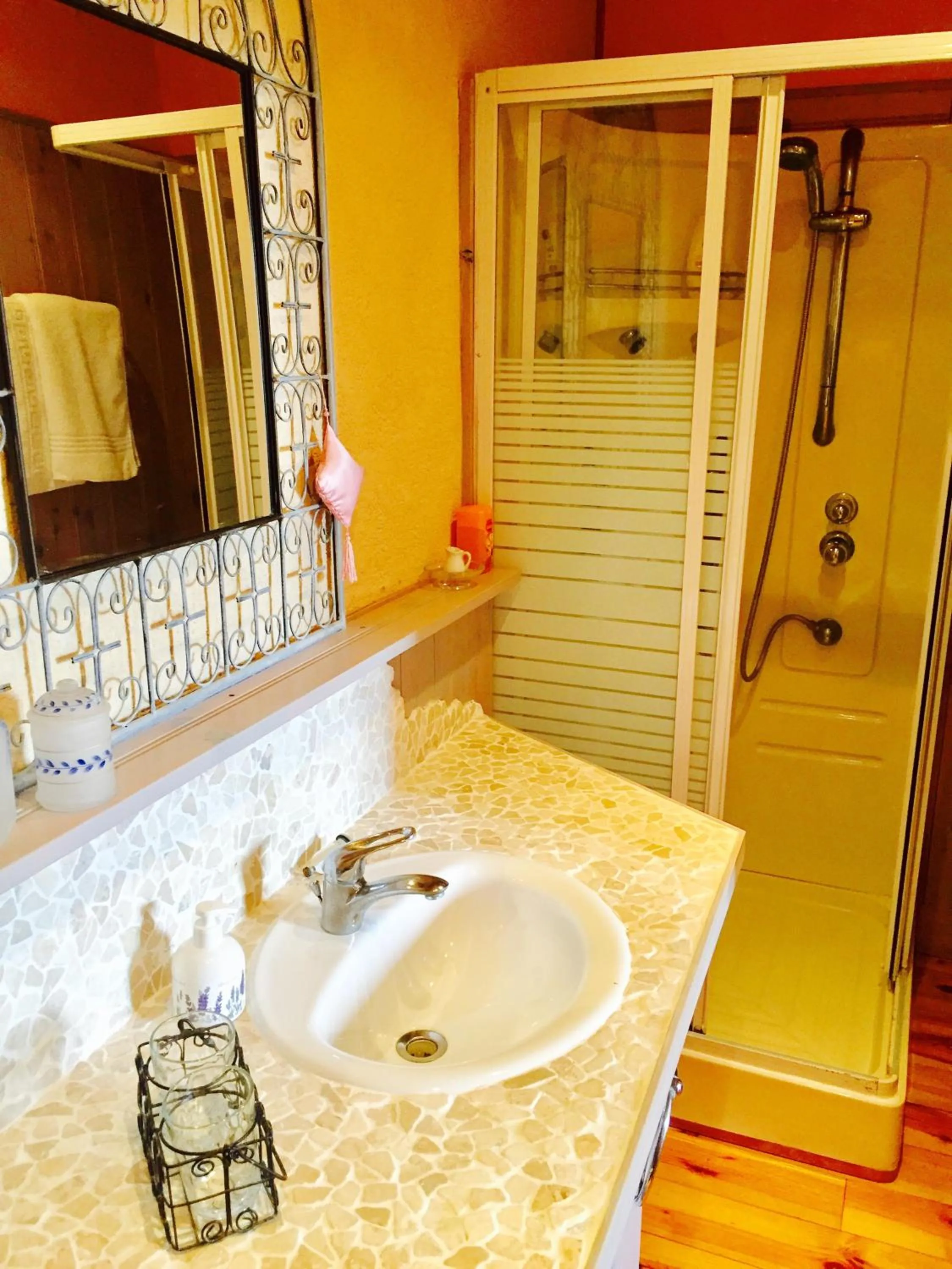 Aux Caprices des Dieux