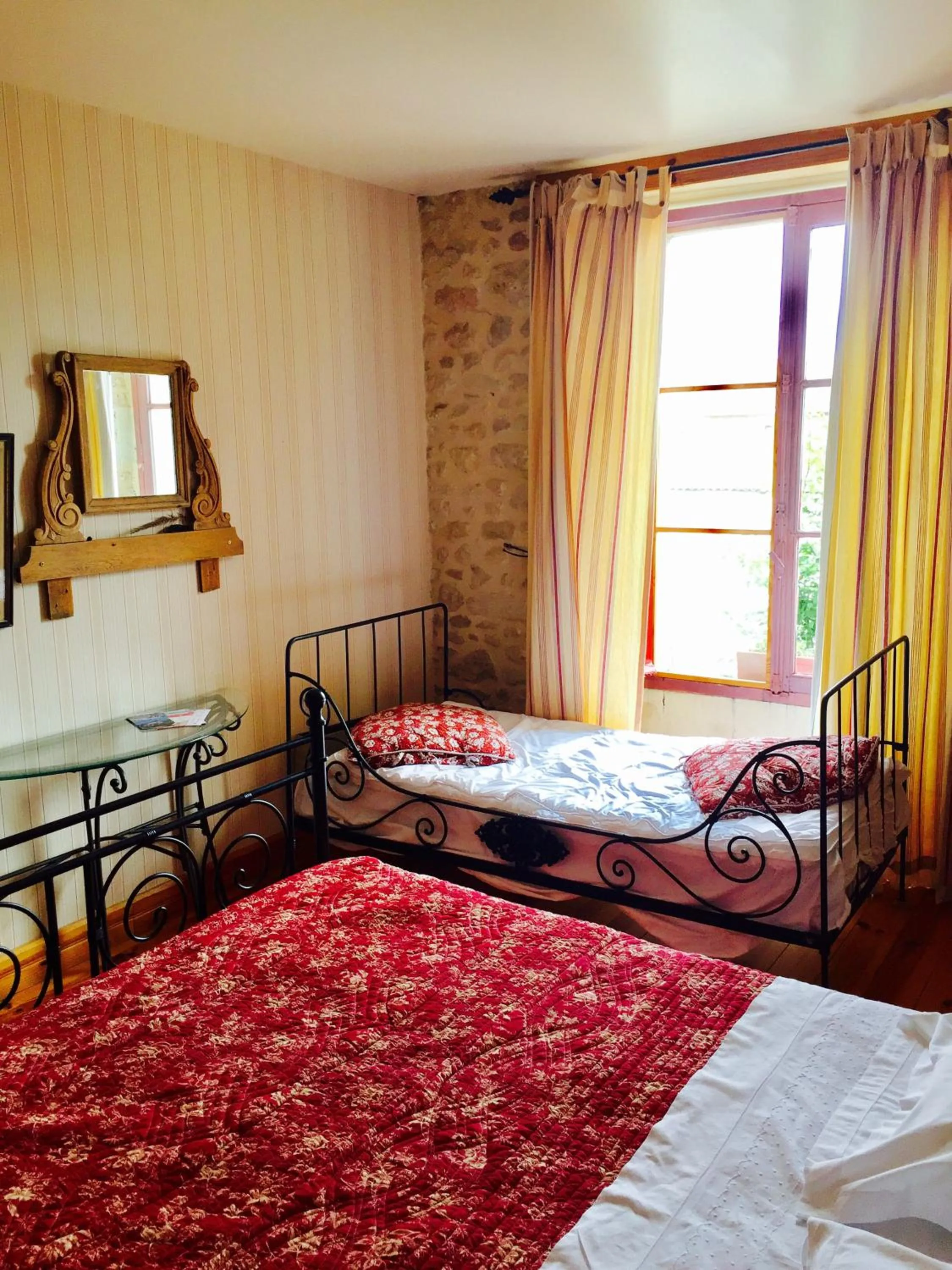 Aux Caprices des Dieux