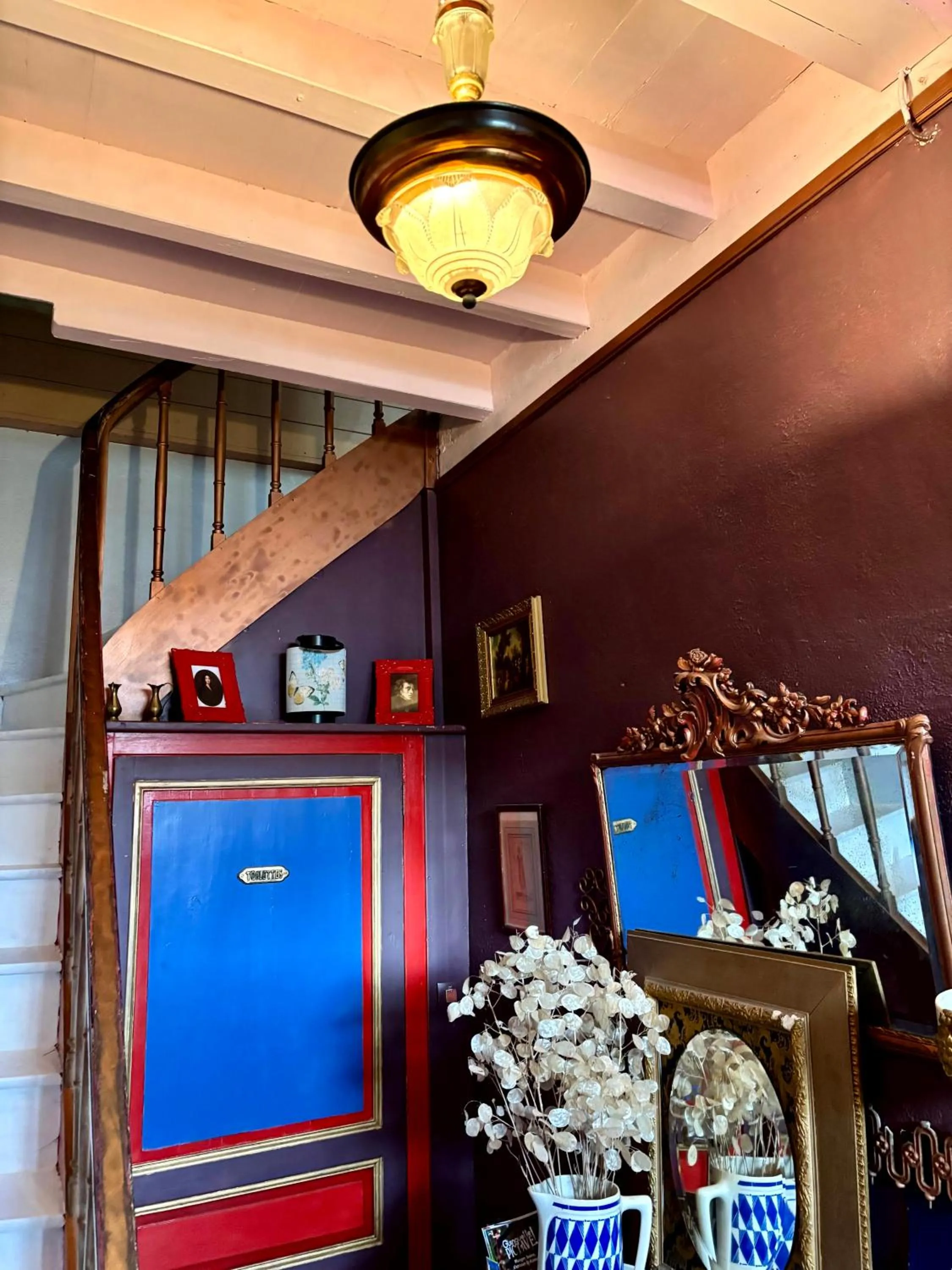 Aux Caprices des Dieux