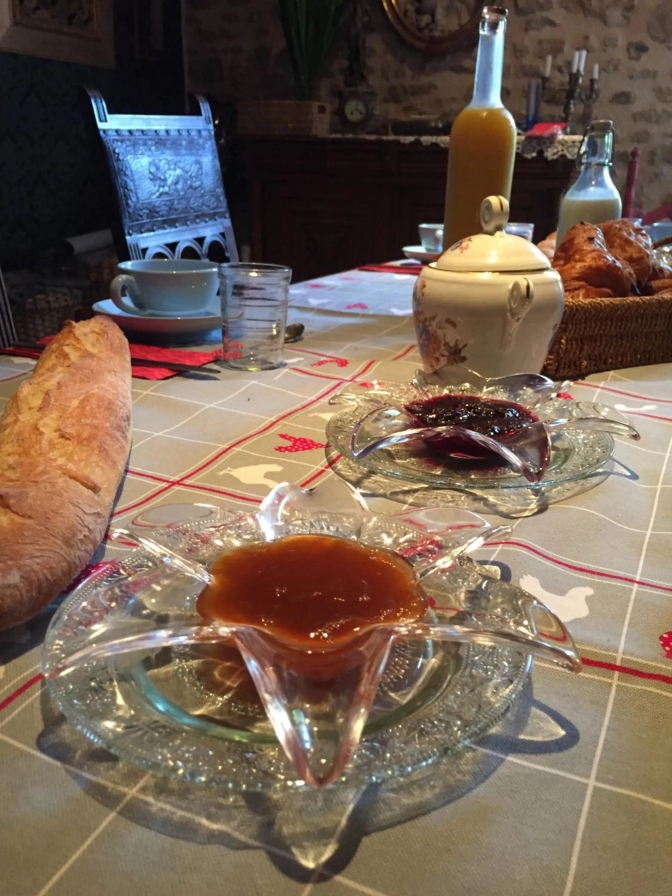 Continental breakfast in Aux Caprices des Dieux