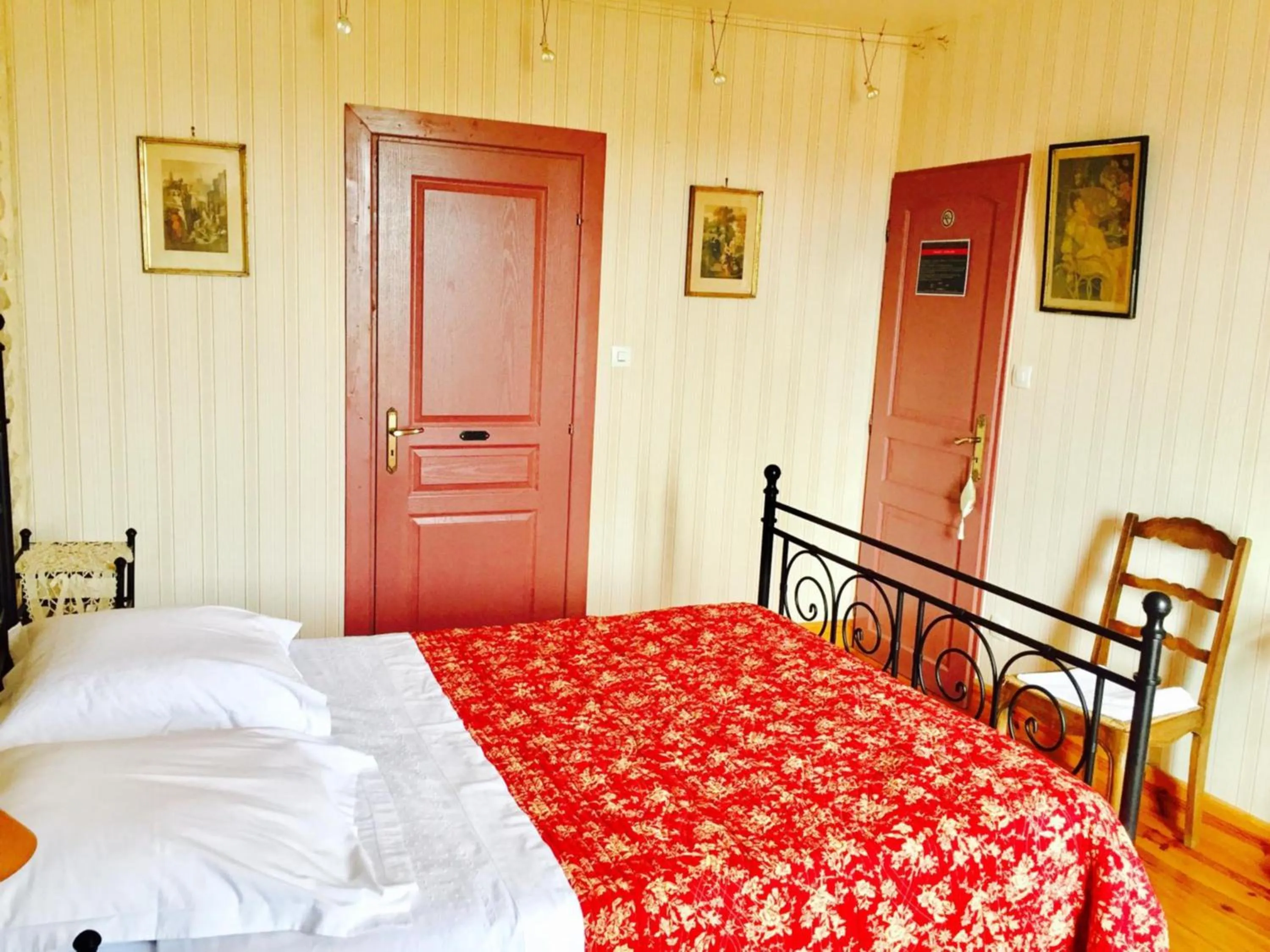 Aux Caprices des Dieux