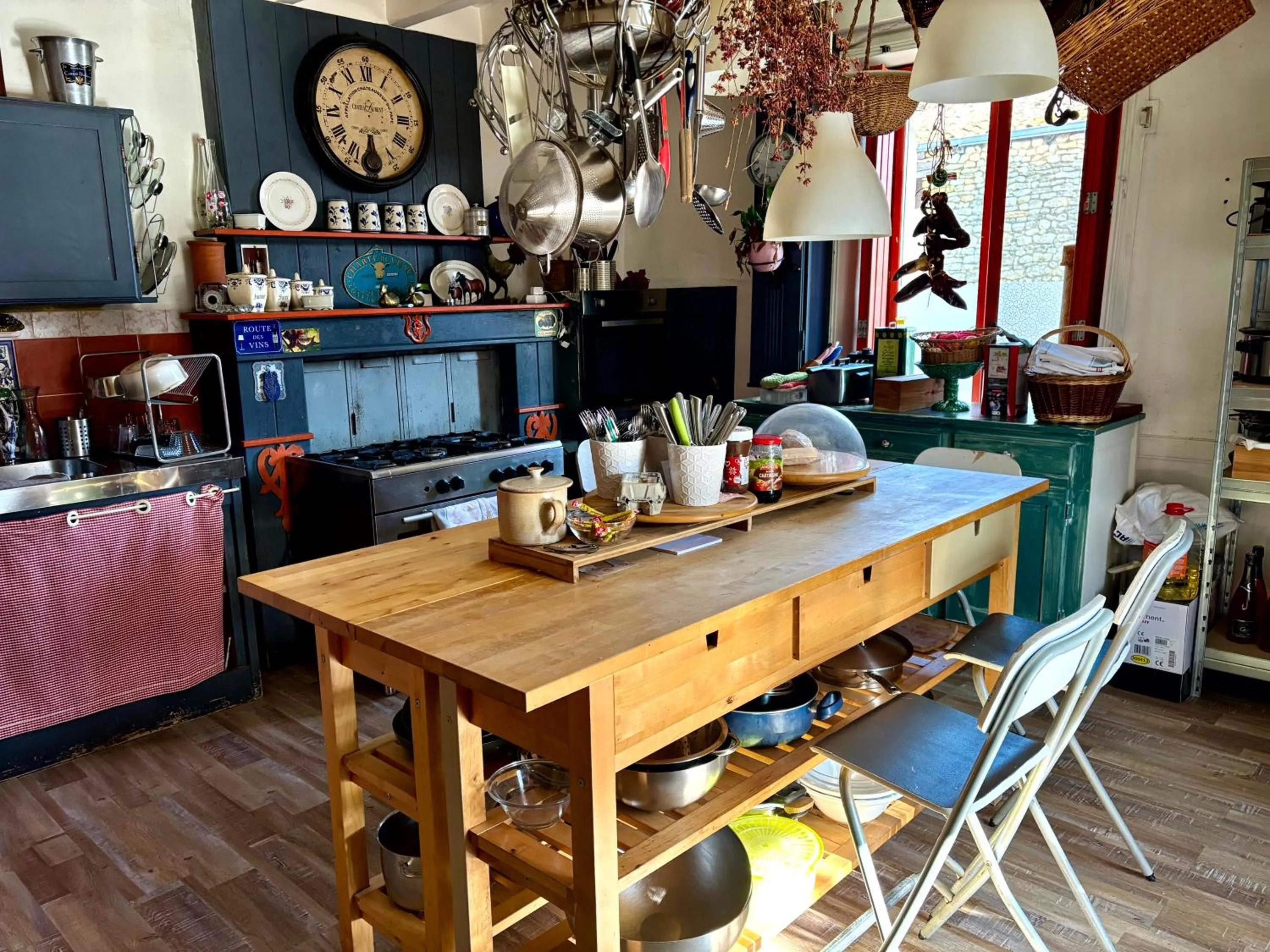 Aux Caprices des Dieux