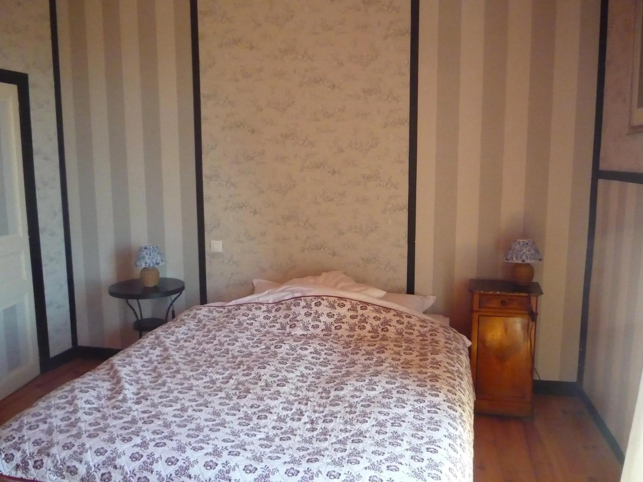 Photo of the whole room in Aux Caprices des Dieux