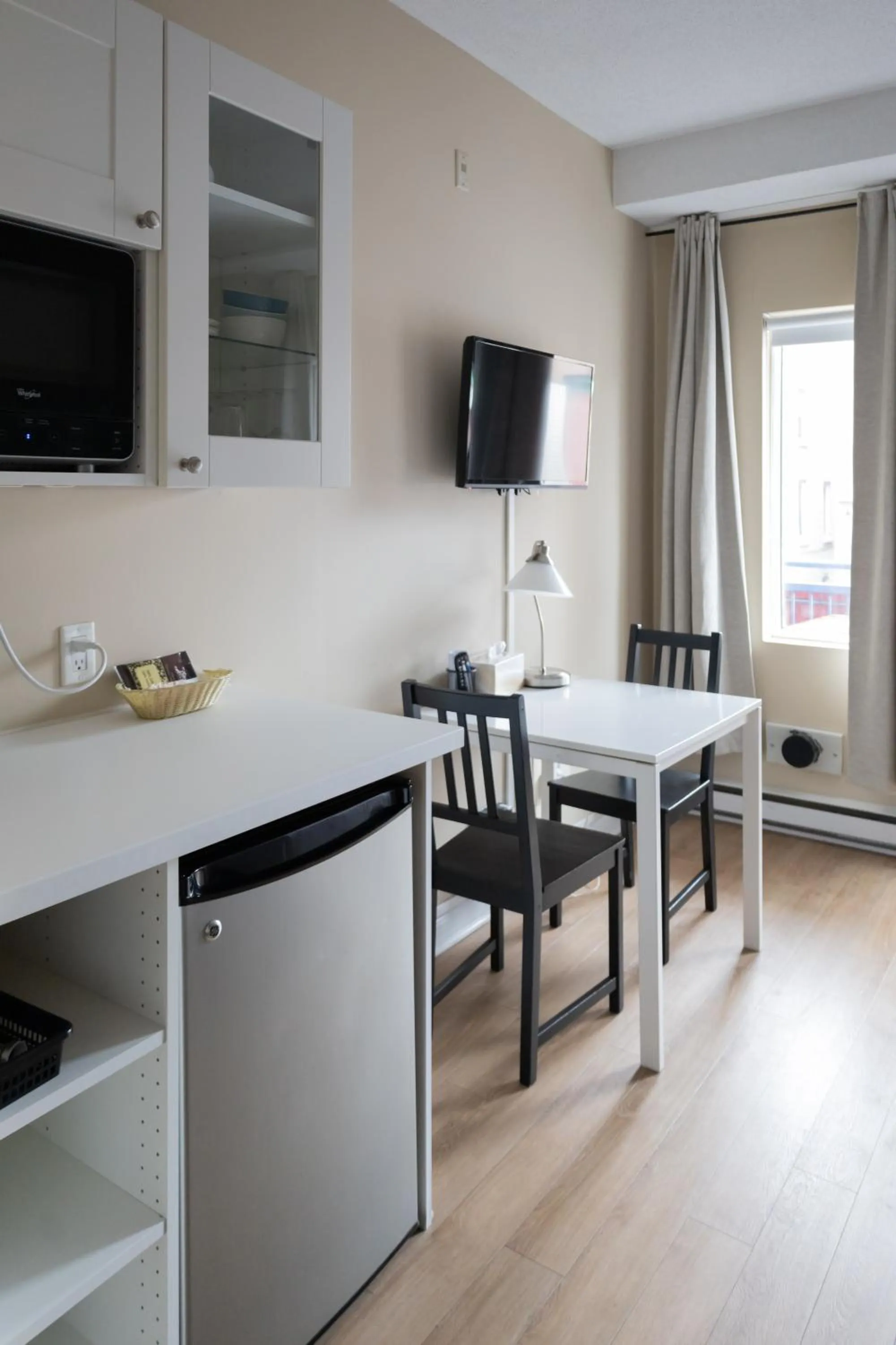 Kitchen or kitchenette in ByWard Blue Inn