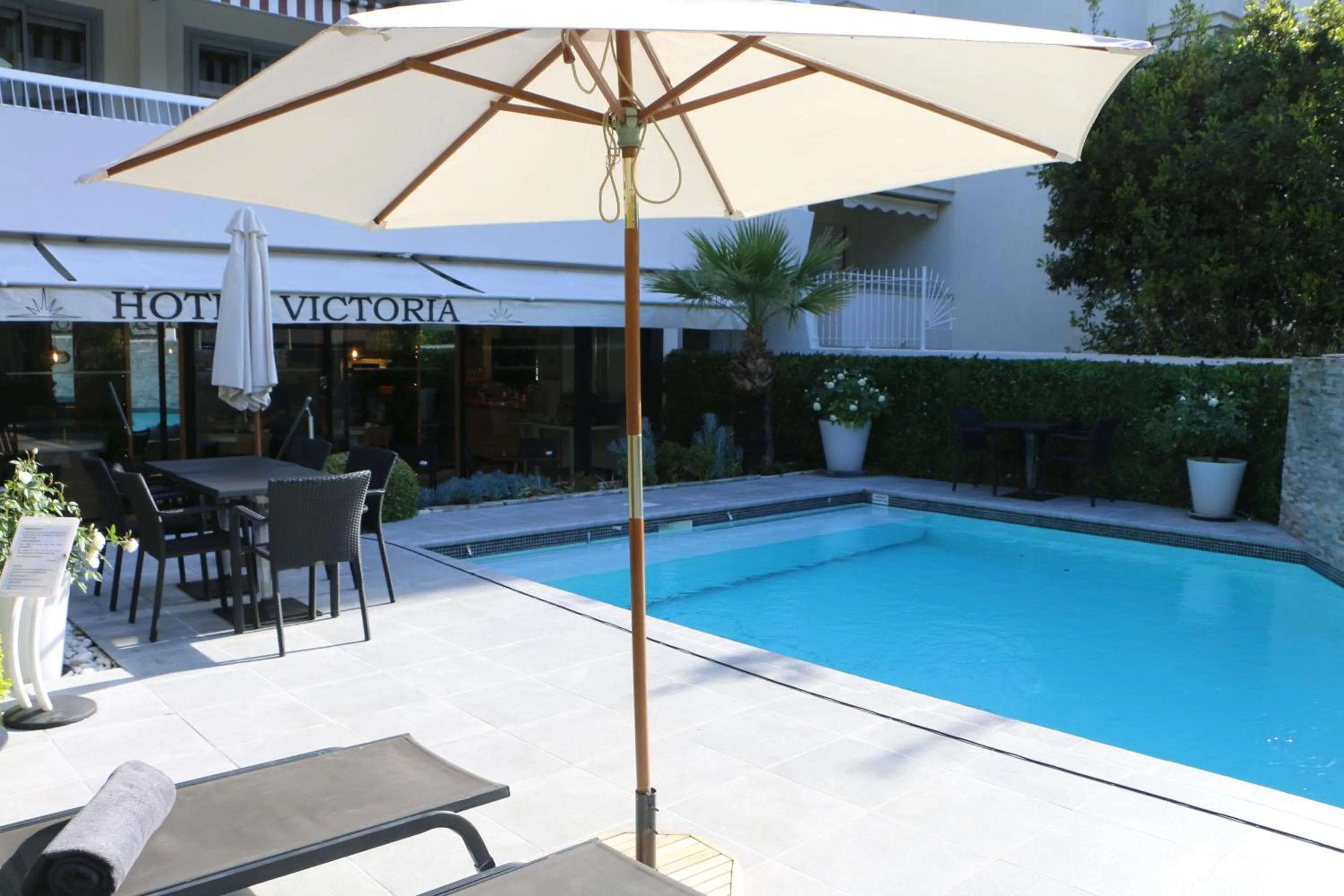 Swimming pool in Hôtel Victoria