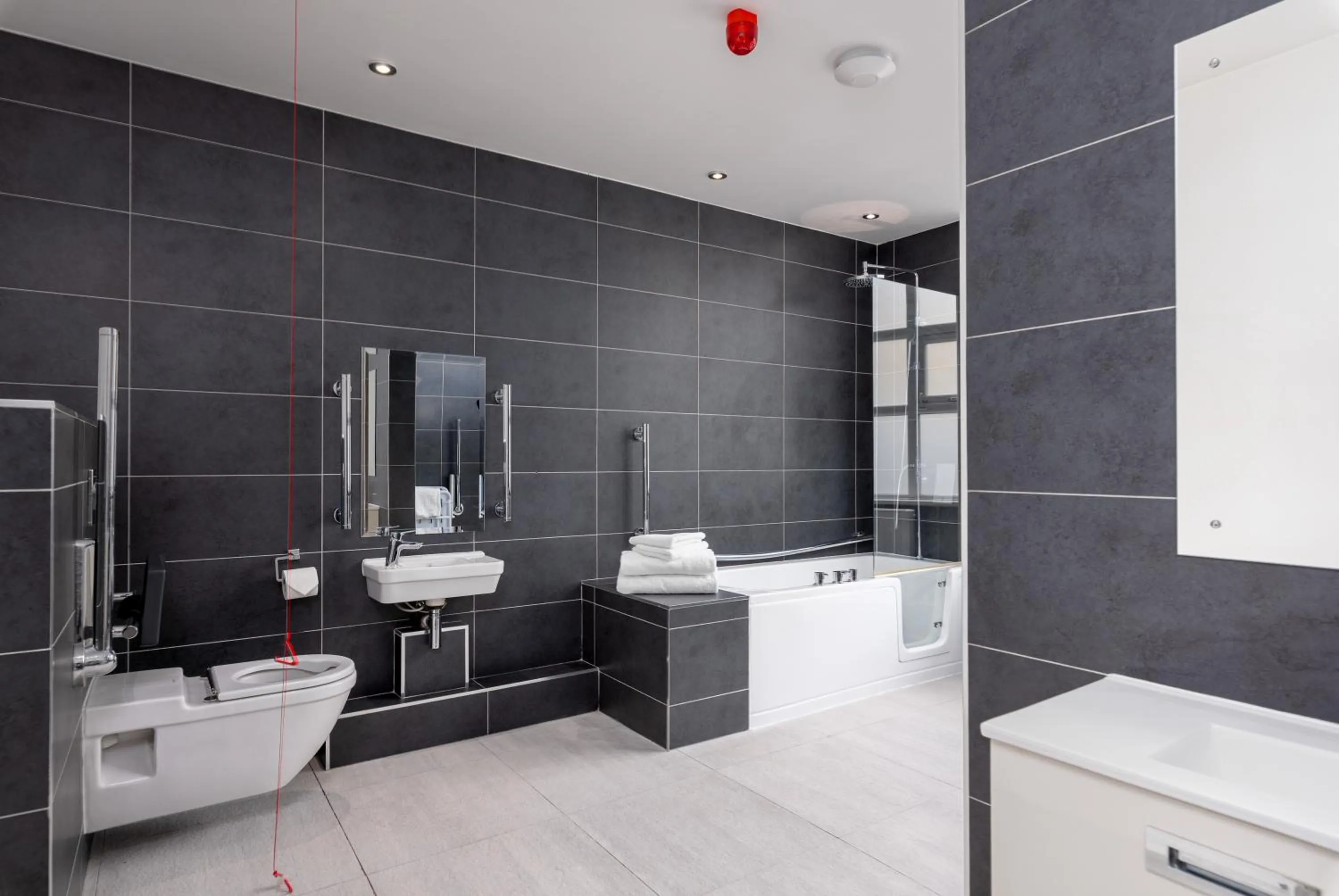 Shower in Best Western Carlton Hotel