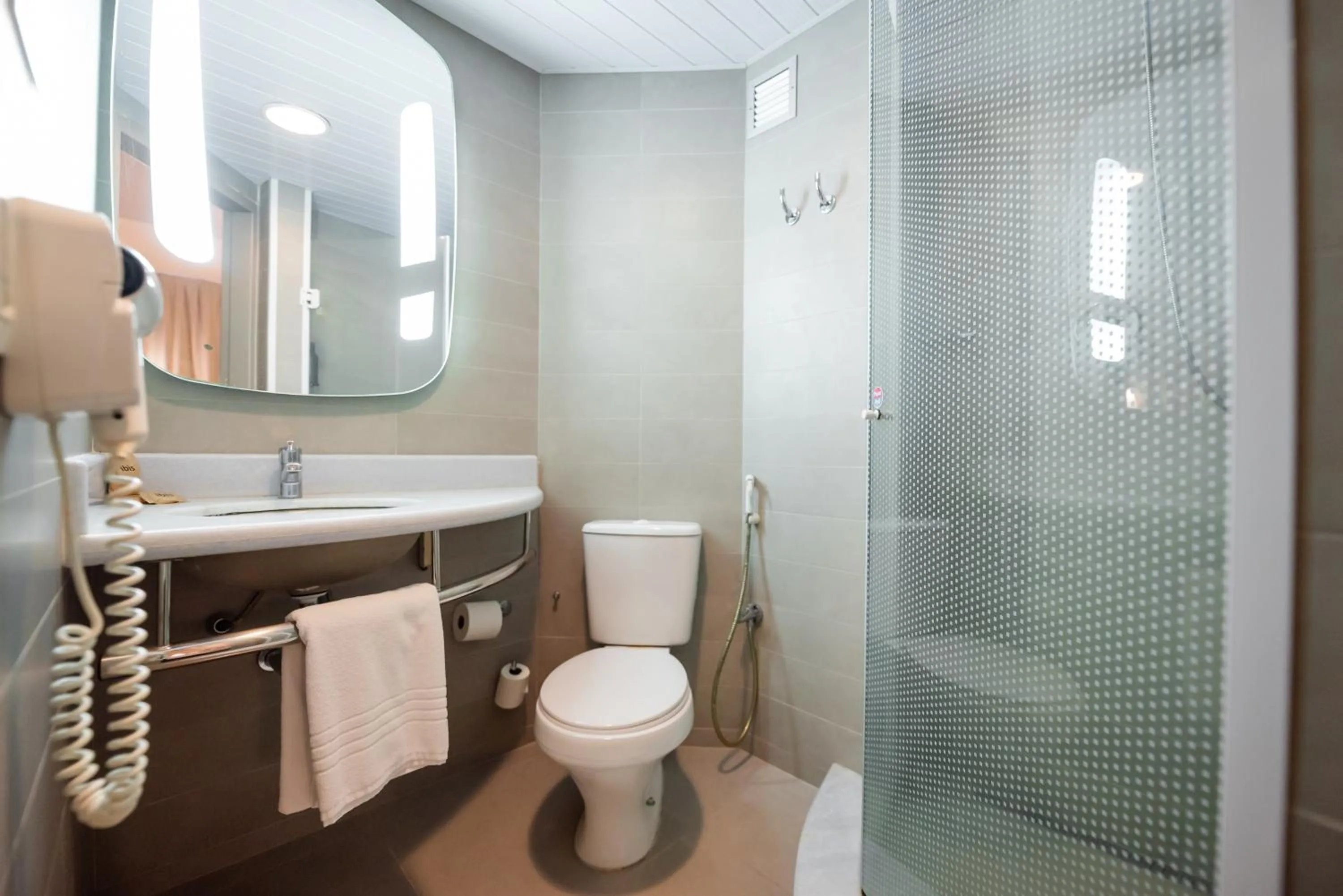 Shower in ibis Navegantes Itajai