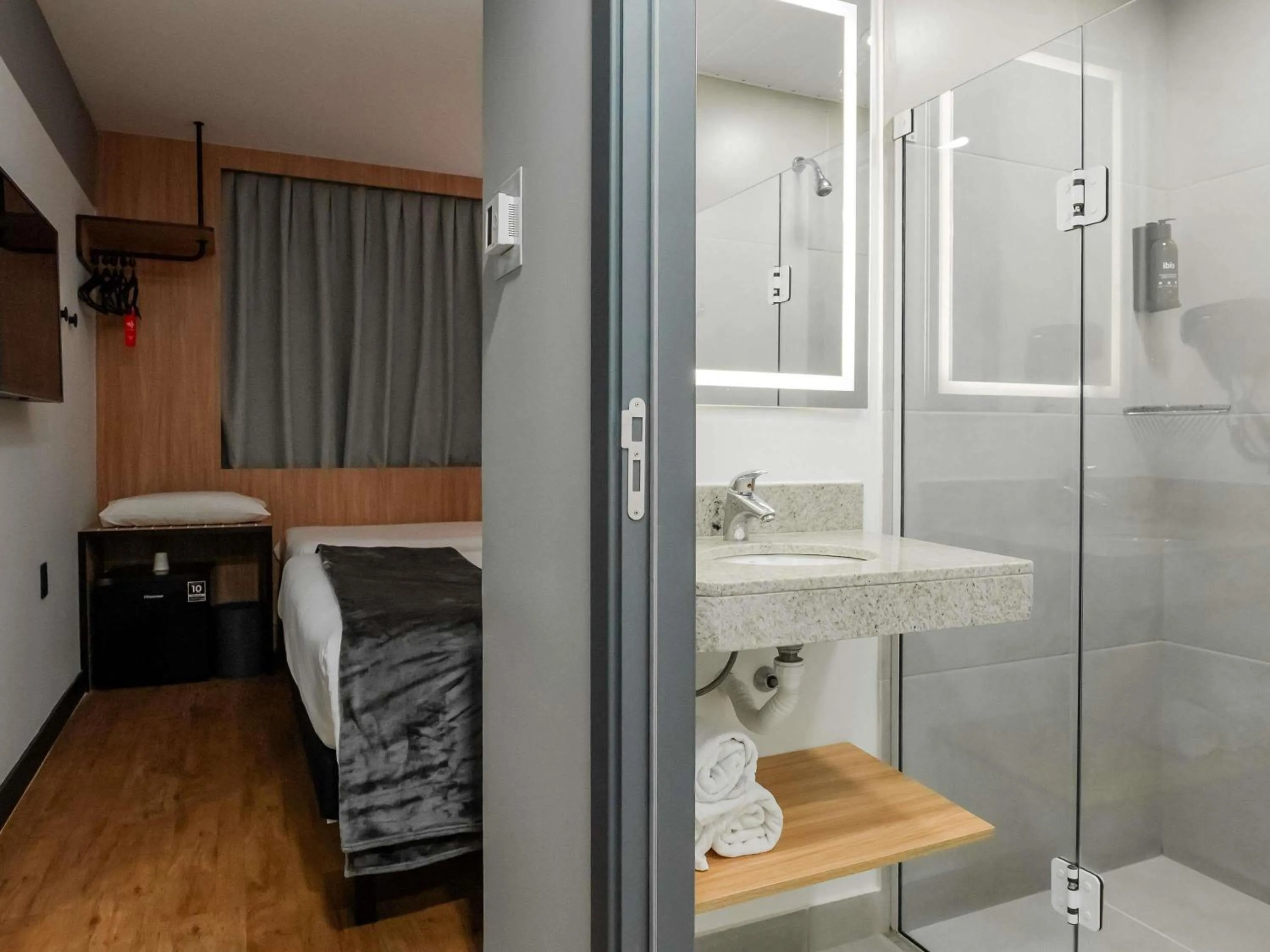 Bedroom in ibis Navegantes Itajai