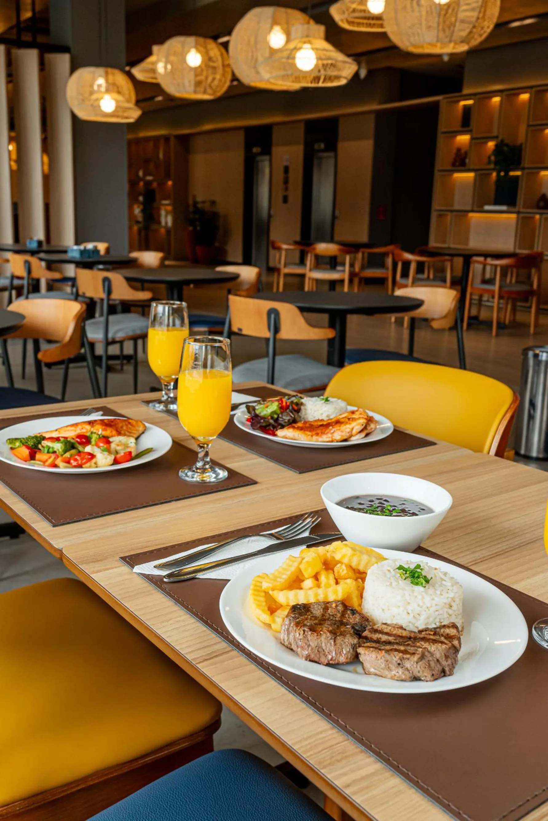 Restaurant/places to eat in ibis Navegantes Itajai