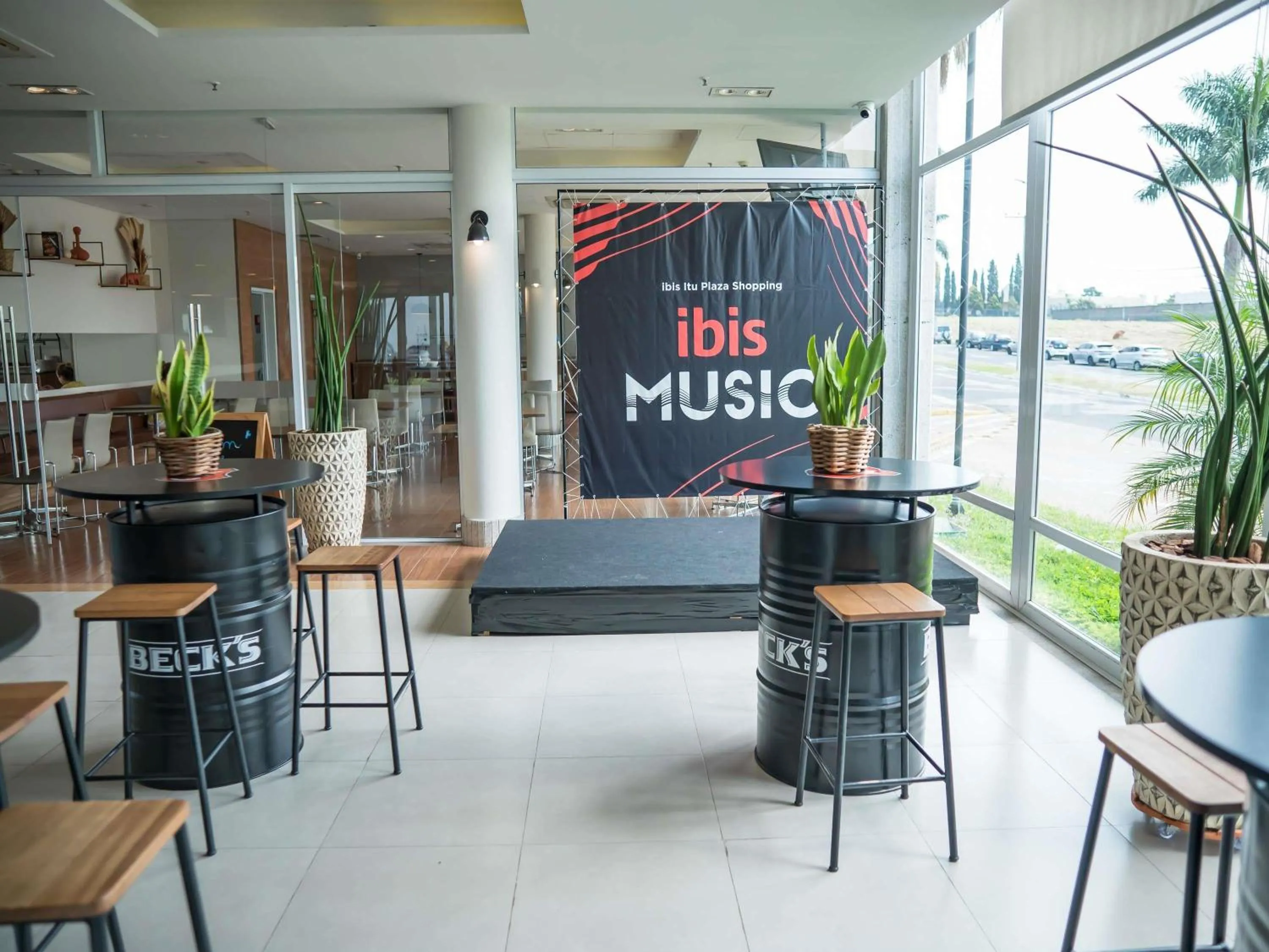 Lounge or bar in ibis Itu Plaza Shopping