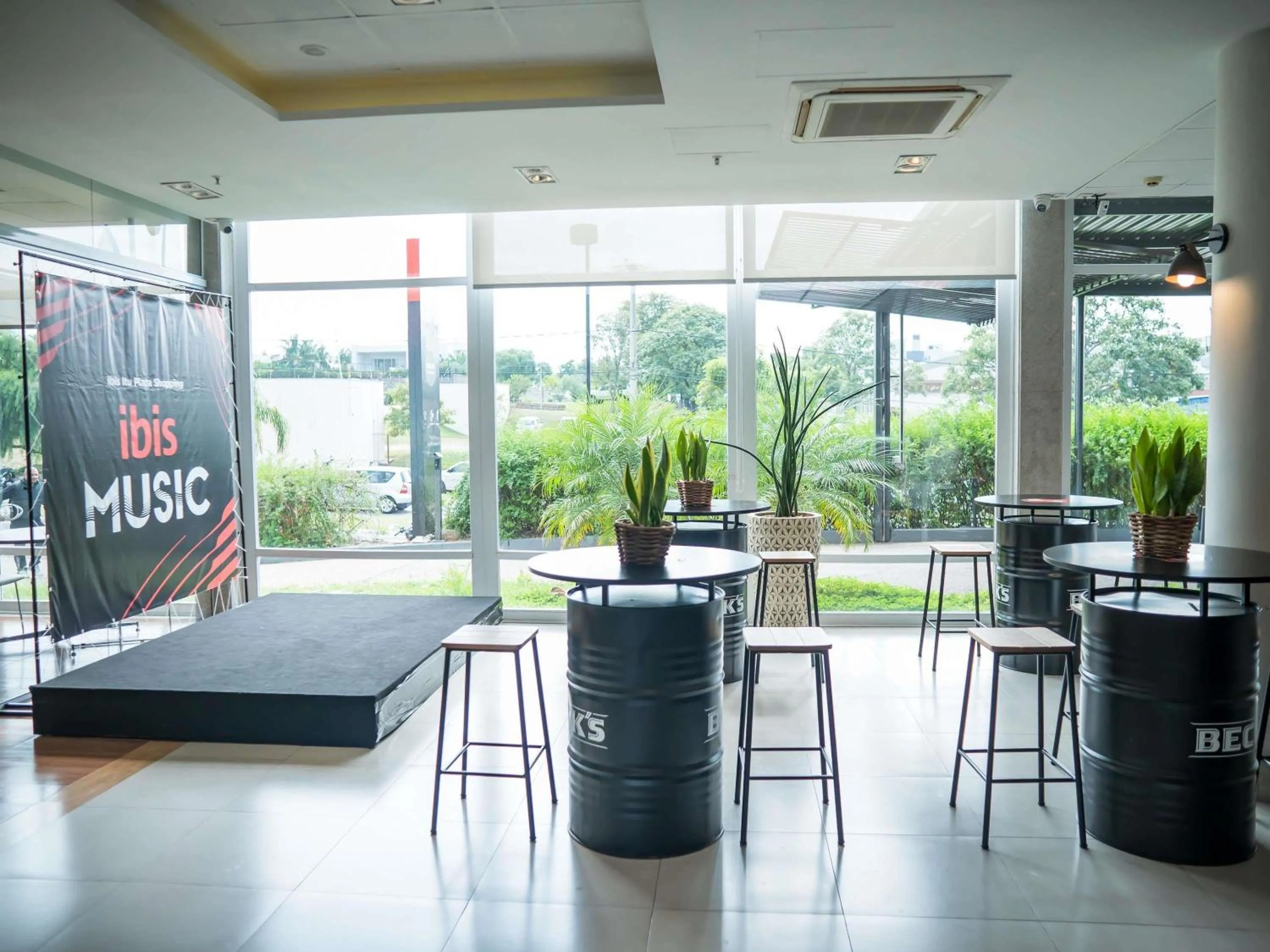 Lounge or bar in ibis Itu Plaza Shopping