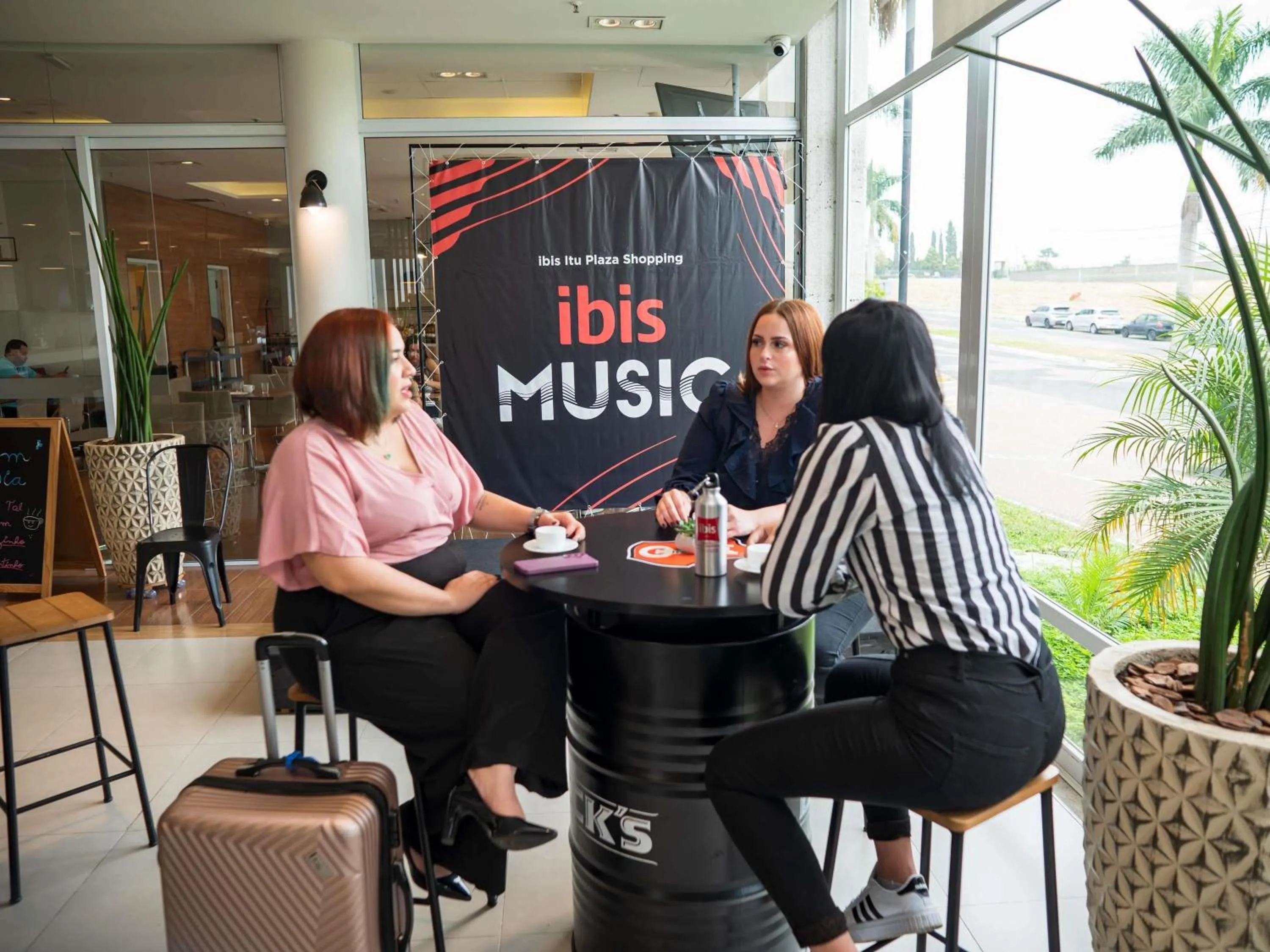Lounge or bar in ibis Itu Plaza Shopping