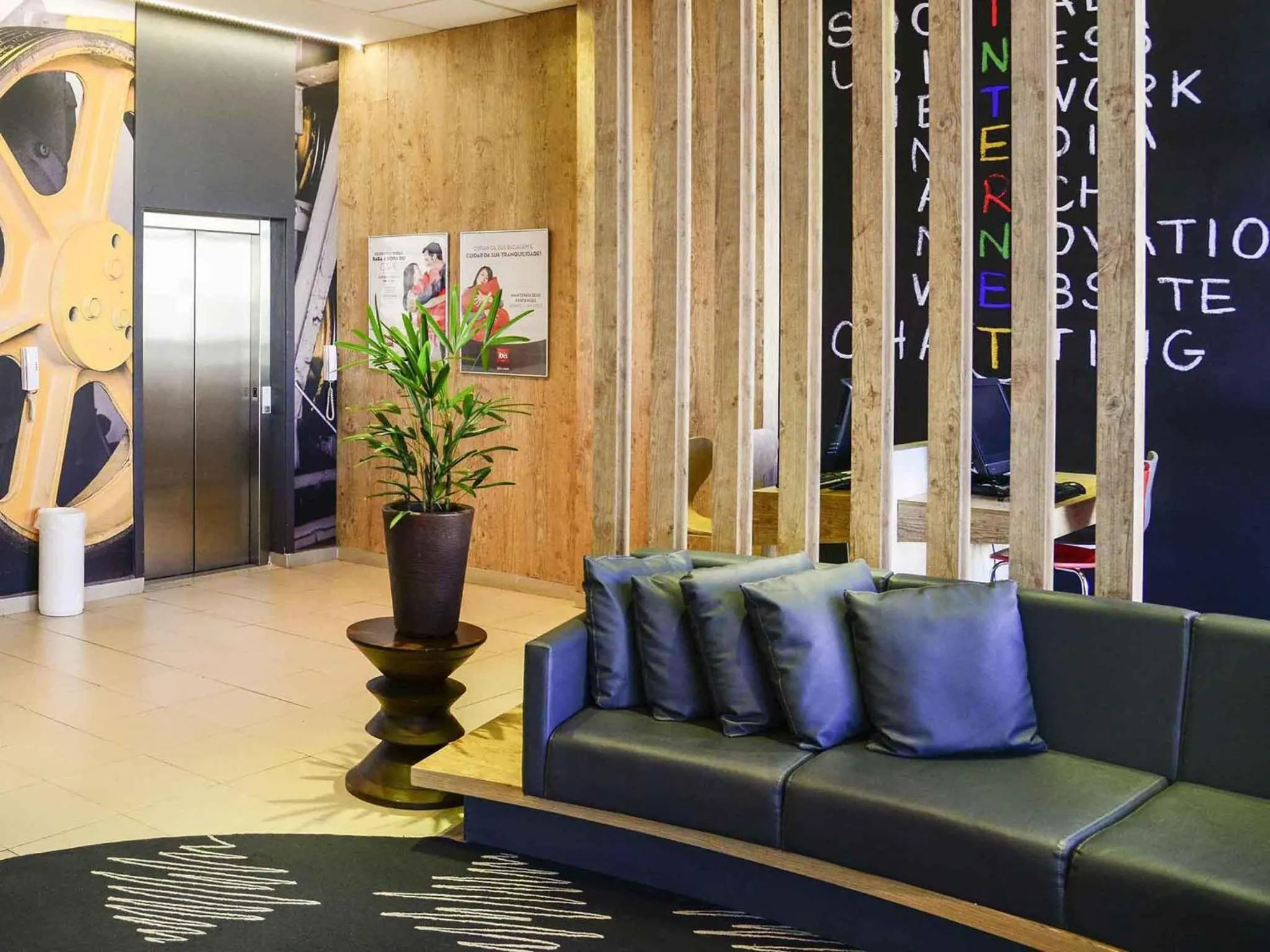 Lounge or bar in ibis Uberaba