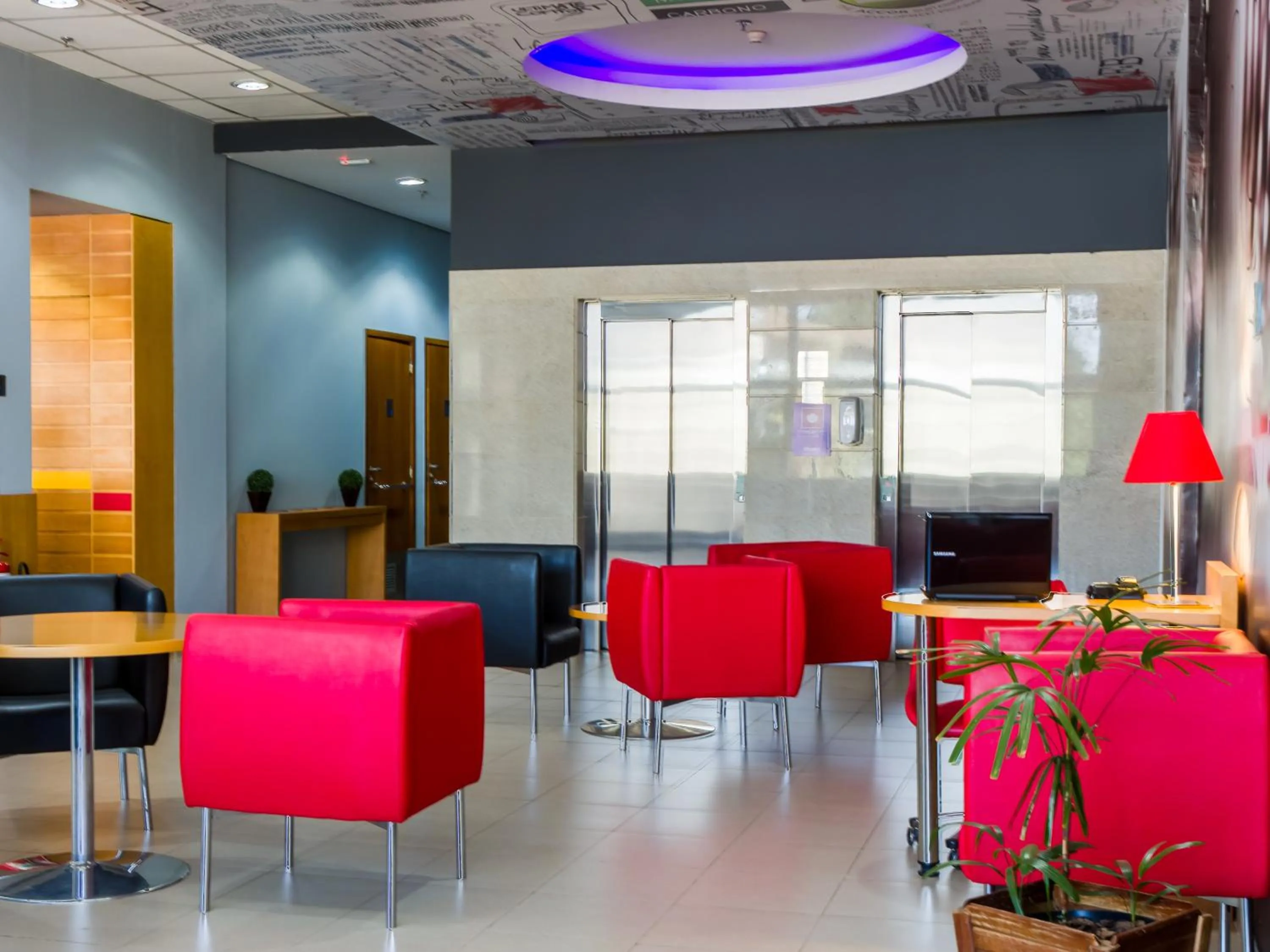 Lobby or reception in ibis Jaboticabal