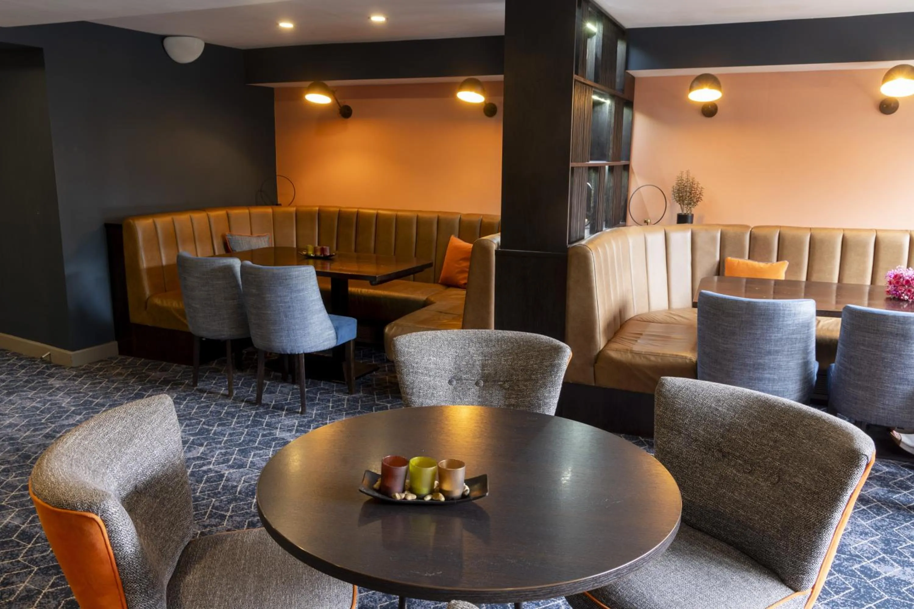 Lounge or bar in Garner Hotel Nottingham City Centre by IHG