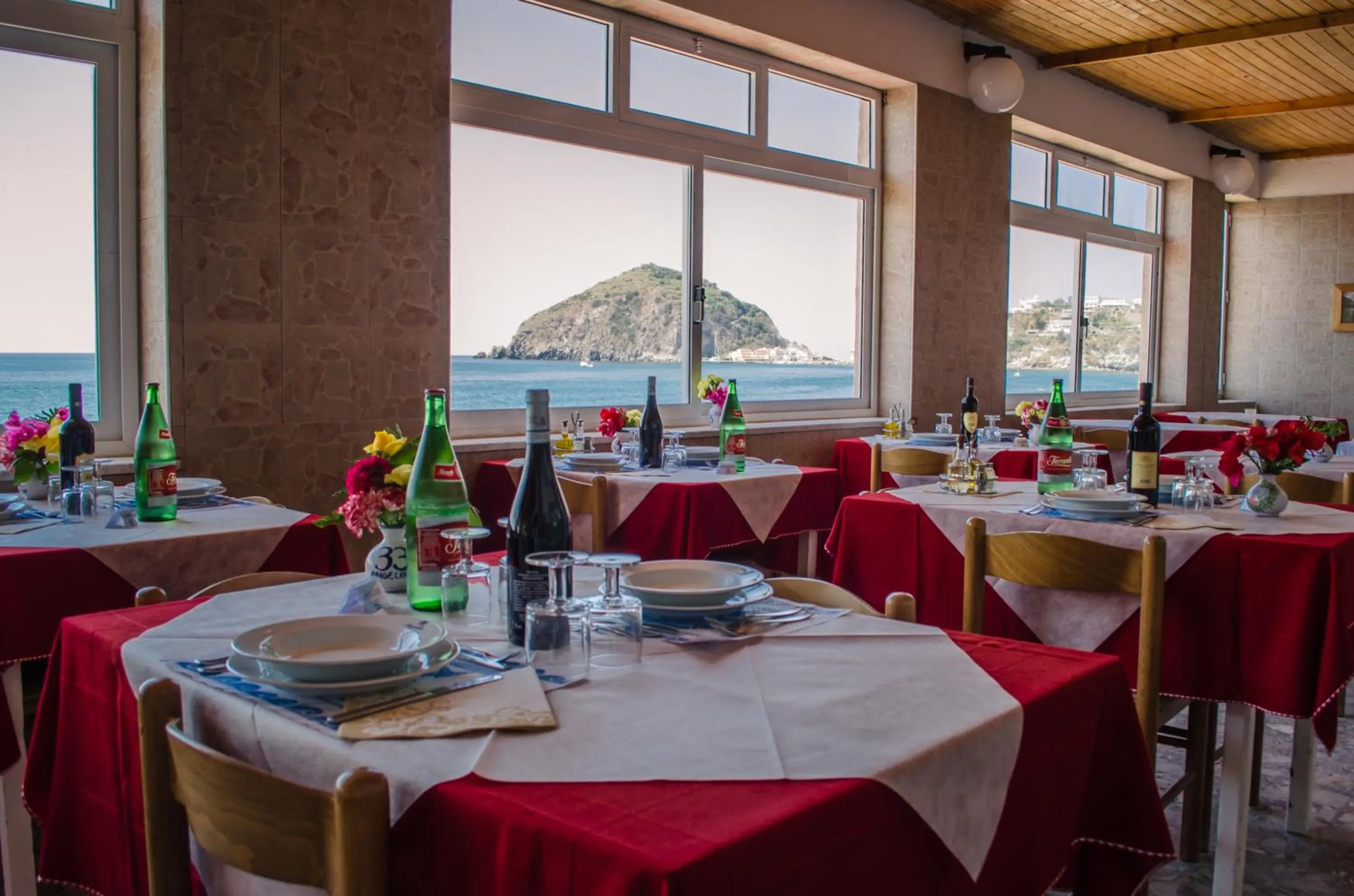 Restaurant/places to eat in Hotel Angelino