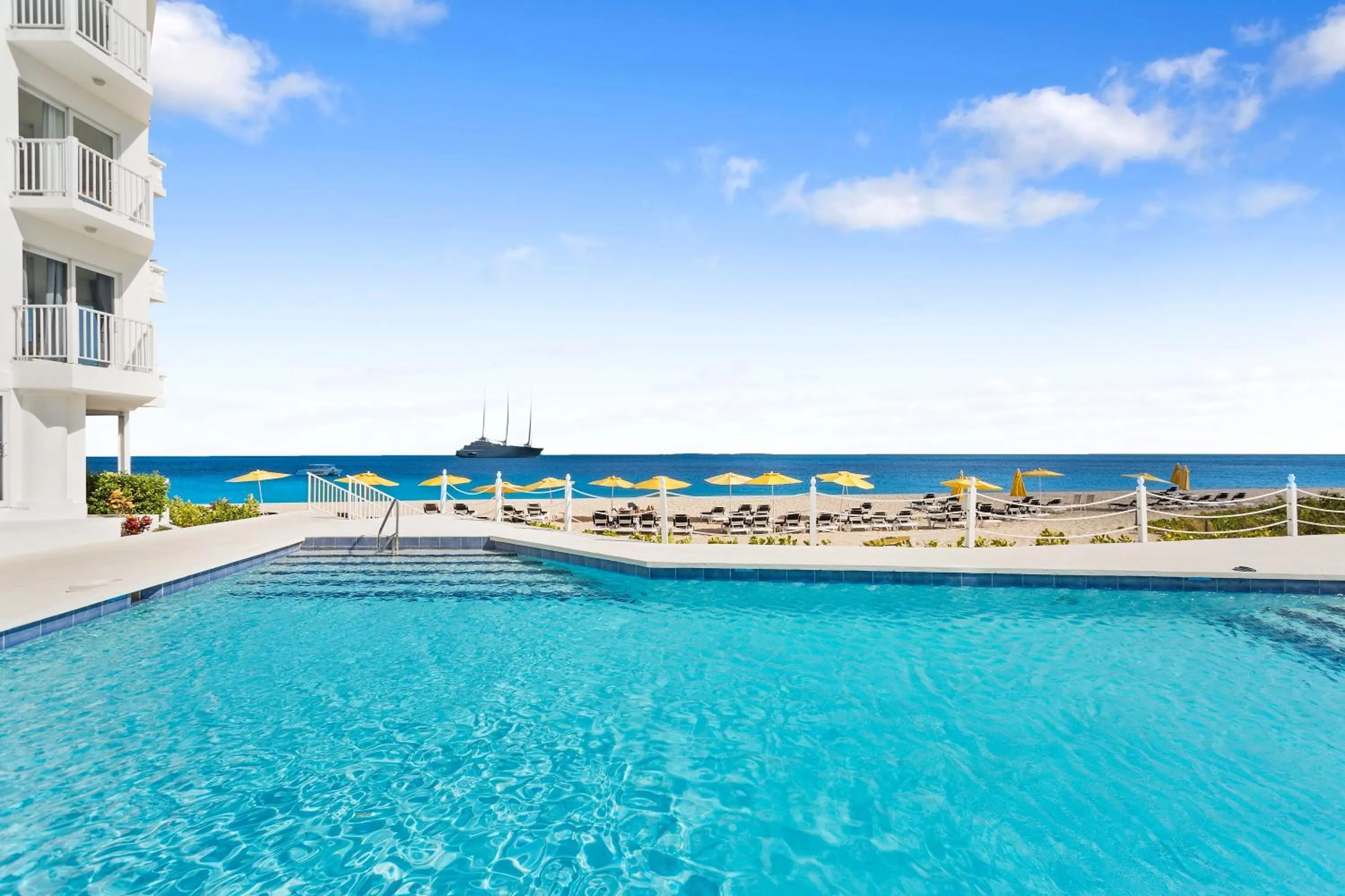 Beach in Turtle's Nest Beach Resort