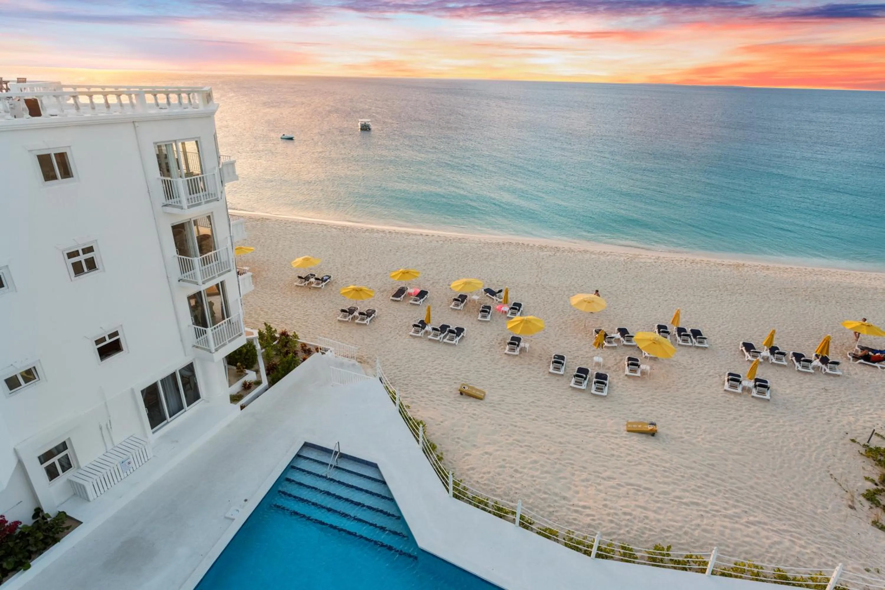 Beach in Turtle's Nest Beach Resort