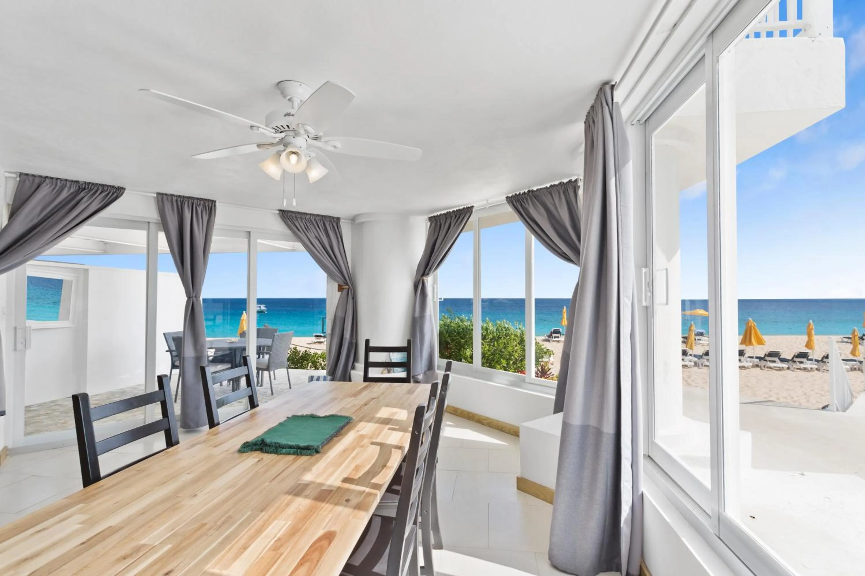 Balcony/Terrace in Turtle's Nest Beach Resort