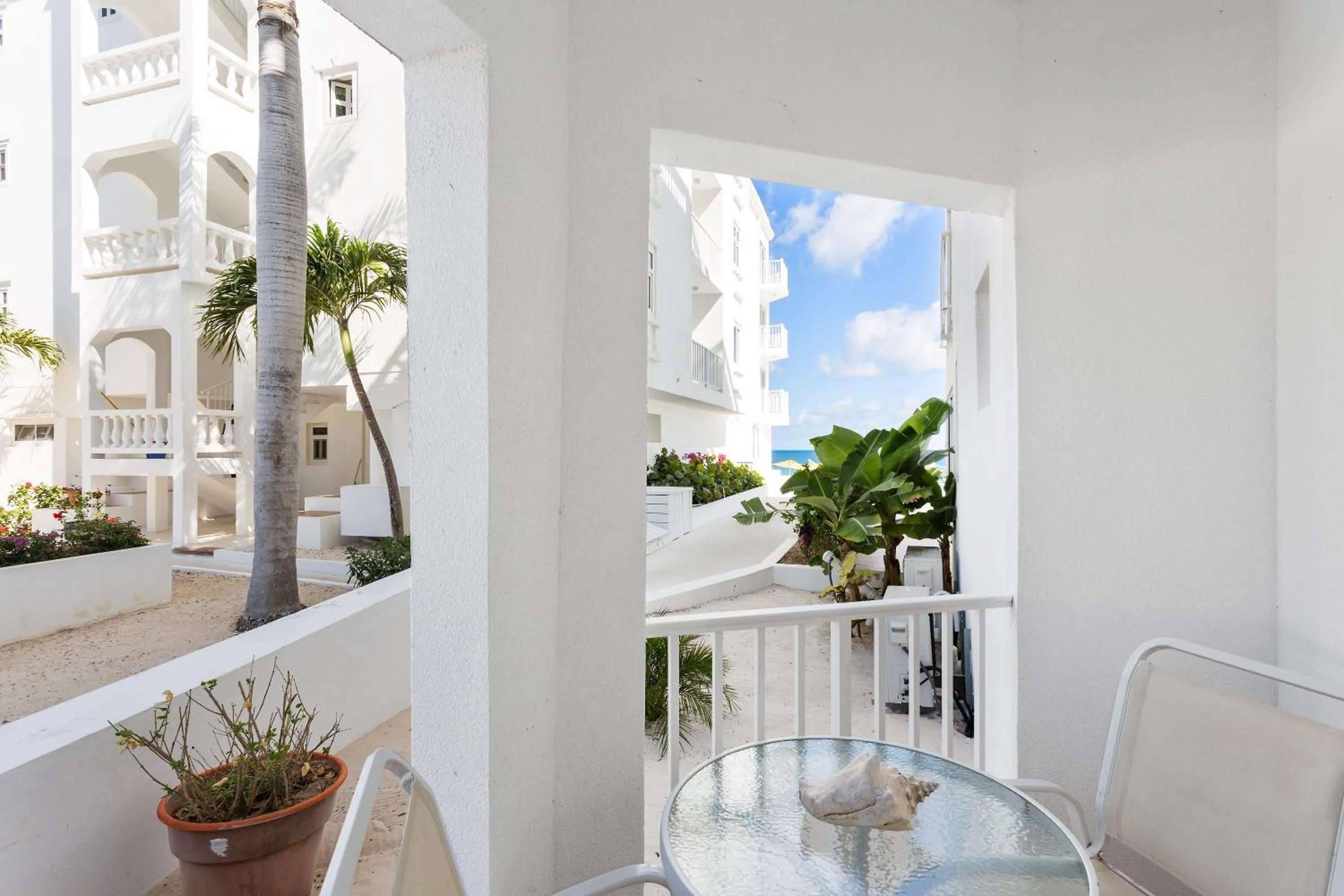 Balcony/Terrace in Turtle's Nest Beach Resort